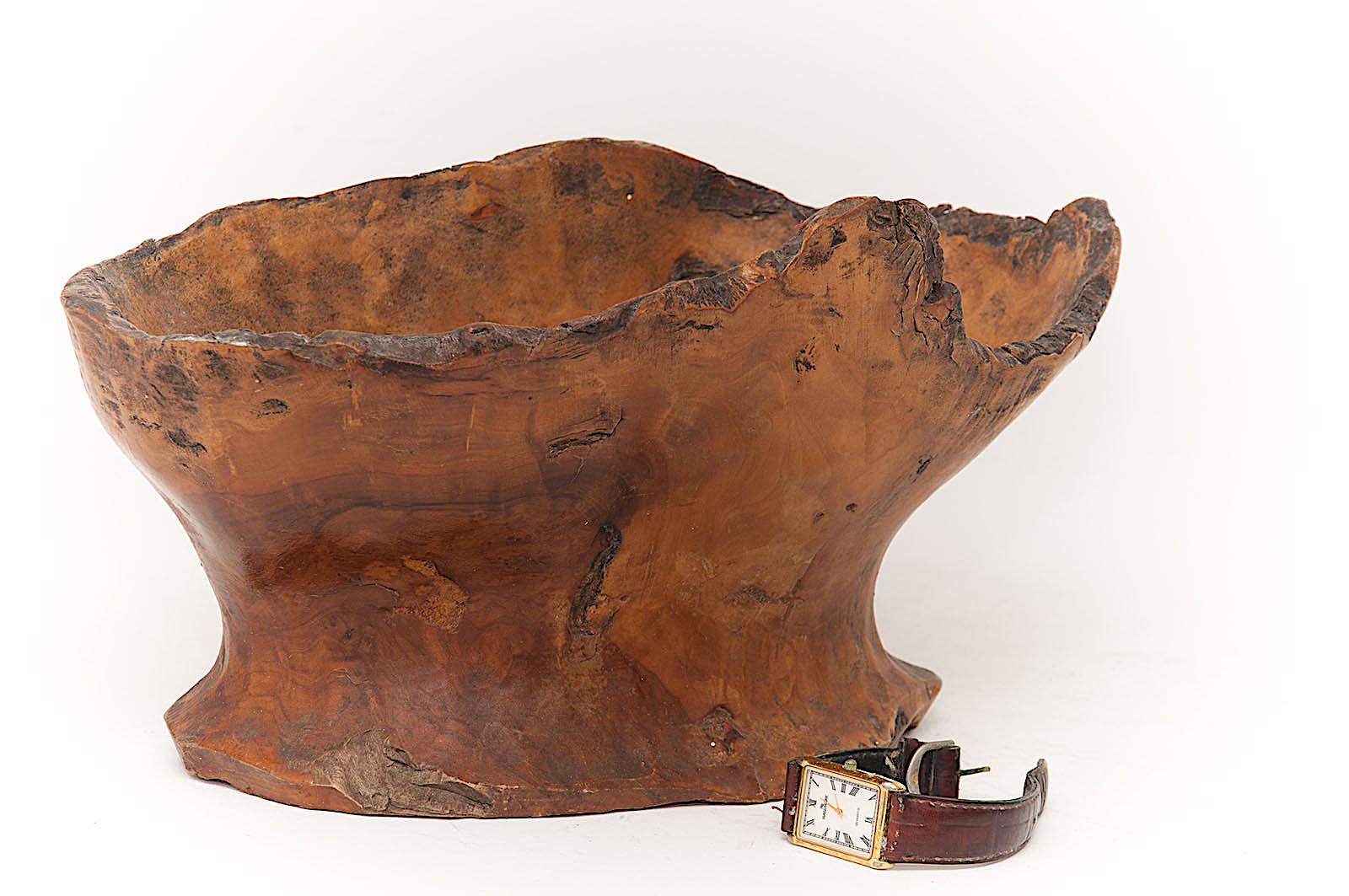 Mid-20th Century Brutalist Olive Wood Vide Poche or Bowl, 1960, France, with Old Patina, Riviera