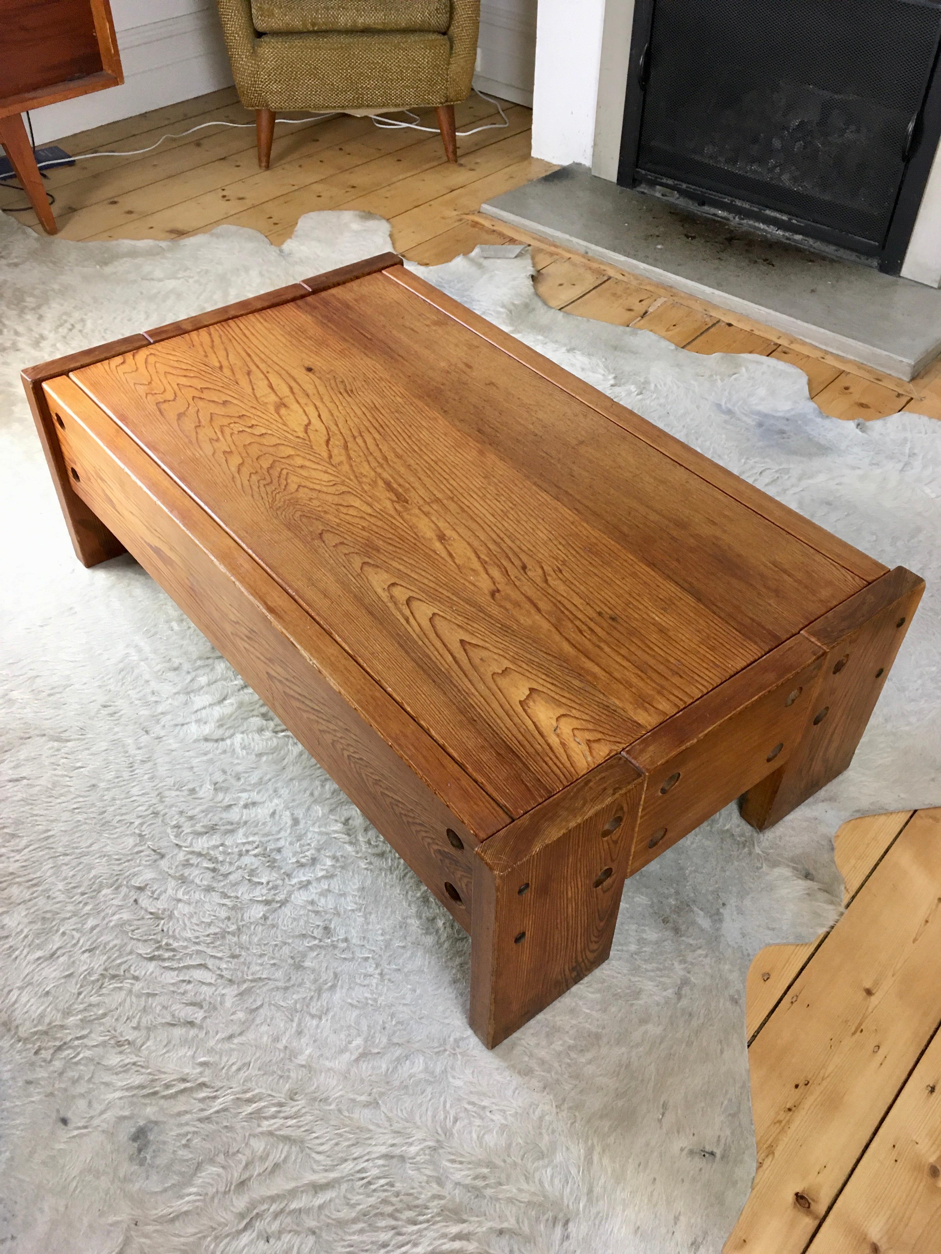 Brutalist Oregon Pine Coffee Table 1970s After Roland Wilhelmsson In Good Condition For Sale In Melbourne, AU