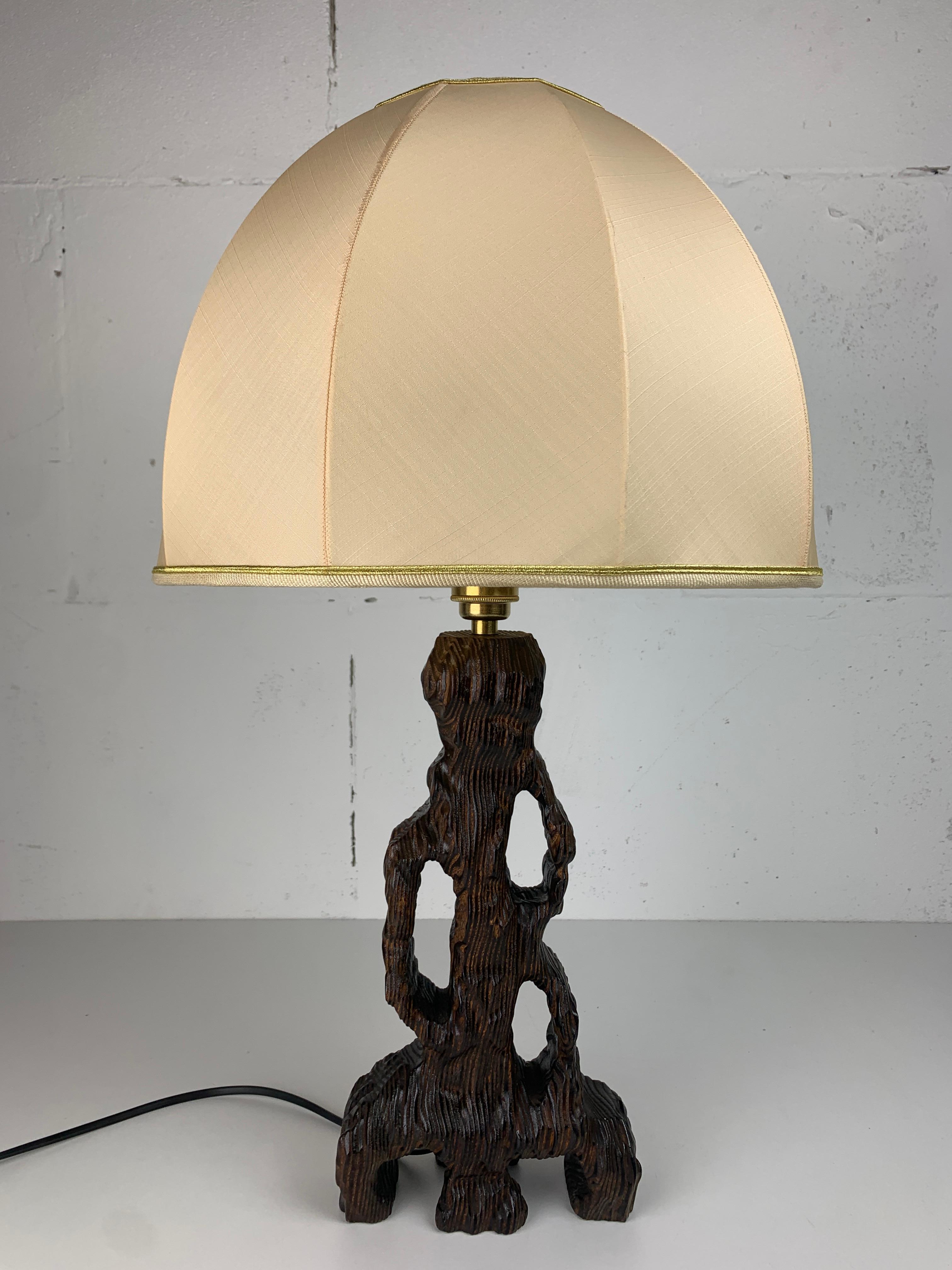 Gorgeous brutalist table lamp from The Netherlands with mushroom shade 1960s. The lamp has been completely rewired and refitted with brass fitting. the lamp is fitted for a general E27 lightbulb and is in great working condition. The lamp base