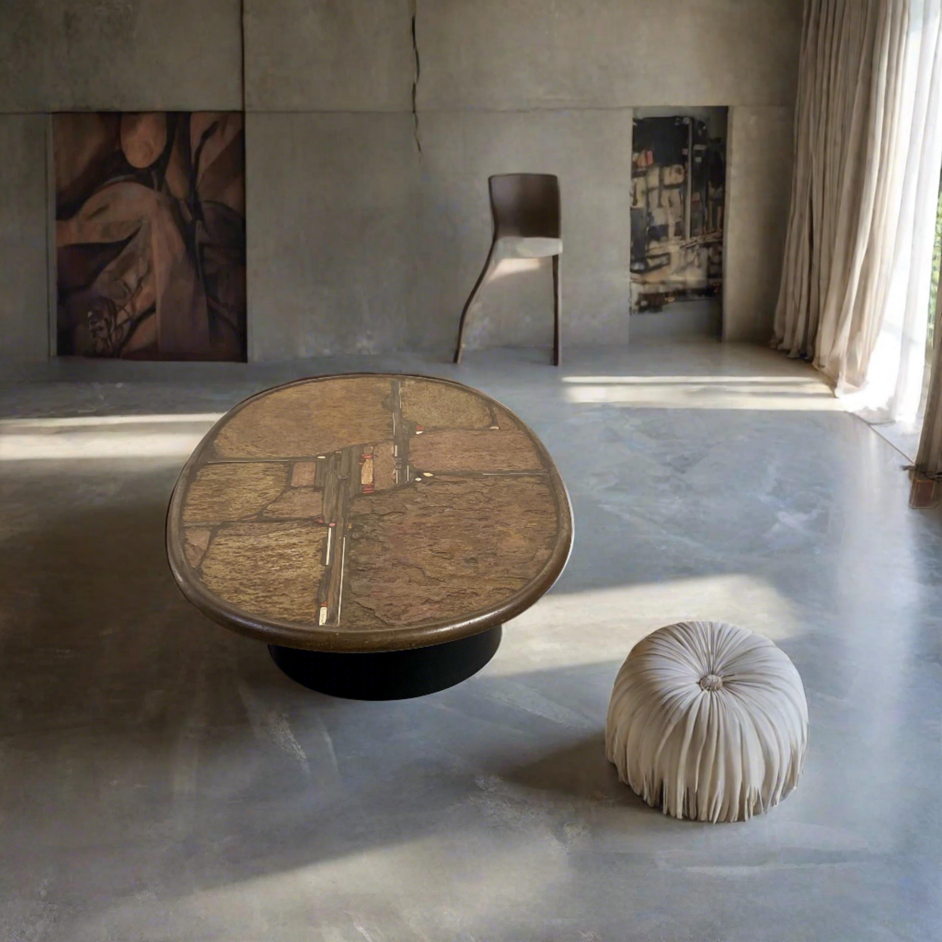 Table basse ovale brutaliste du sculpteur Paul Kingma, design néerlandais Pays-Bas Bon état - En vente à DE MEERN, NL