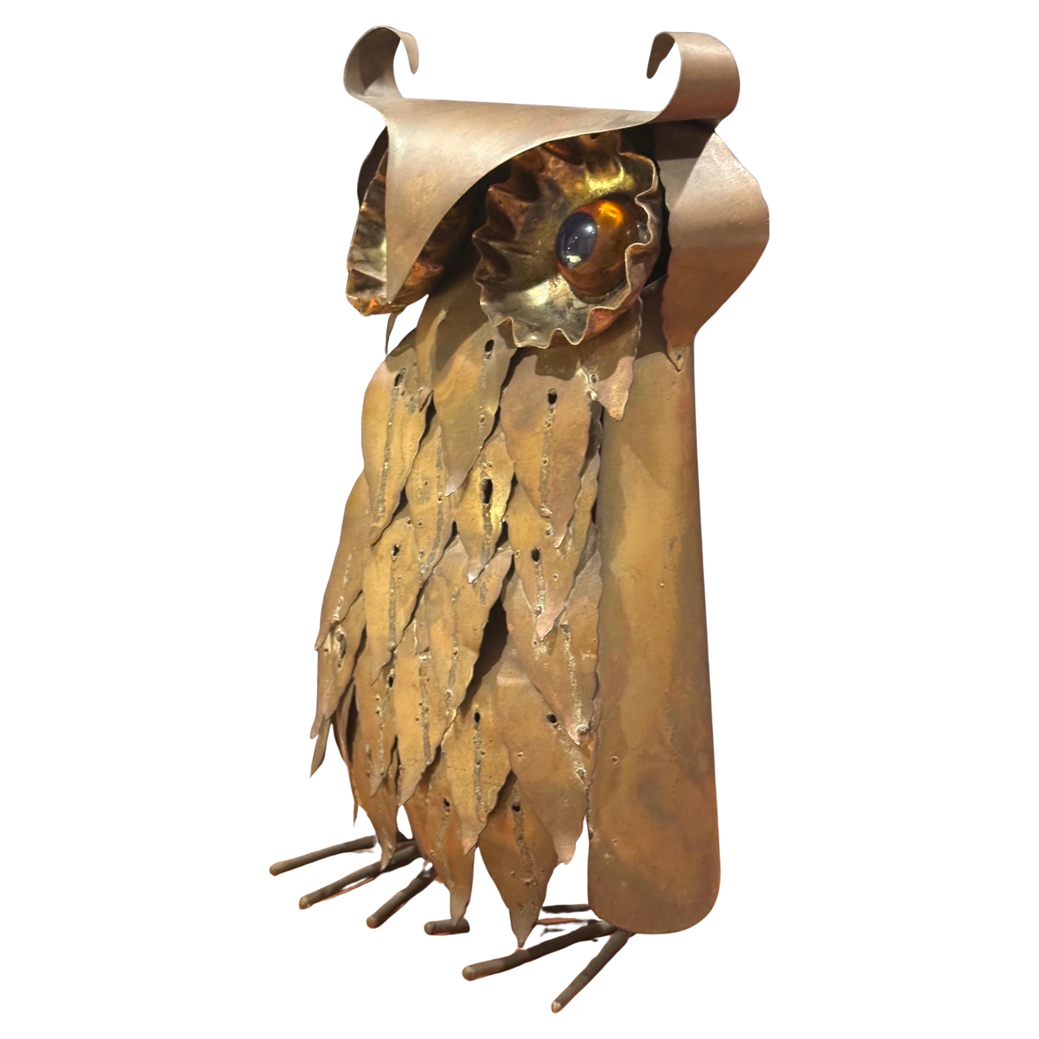Americano Brutalist Owl Sculpture in Raw Metal with Glass Eyes in the Style of Curtis Jere in vendita