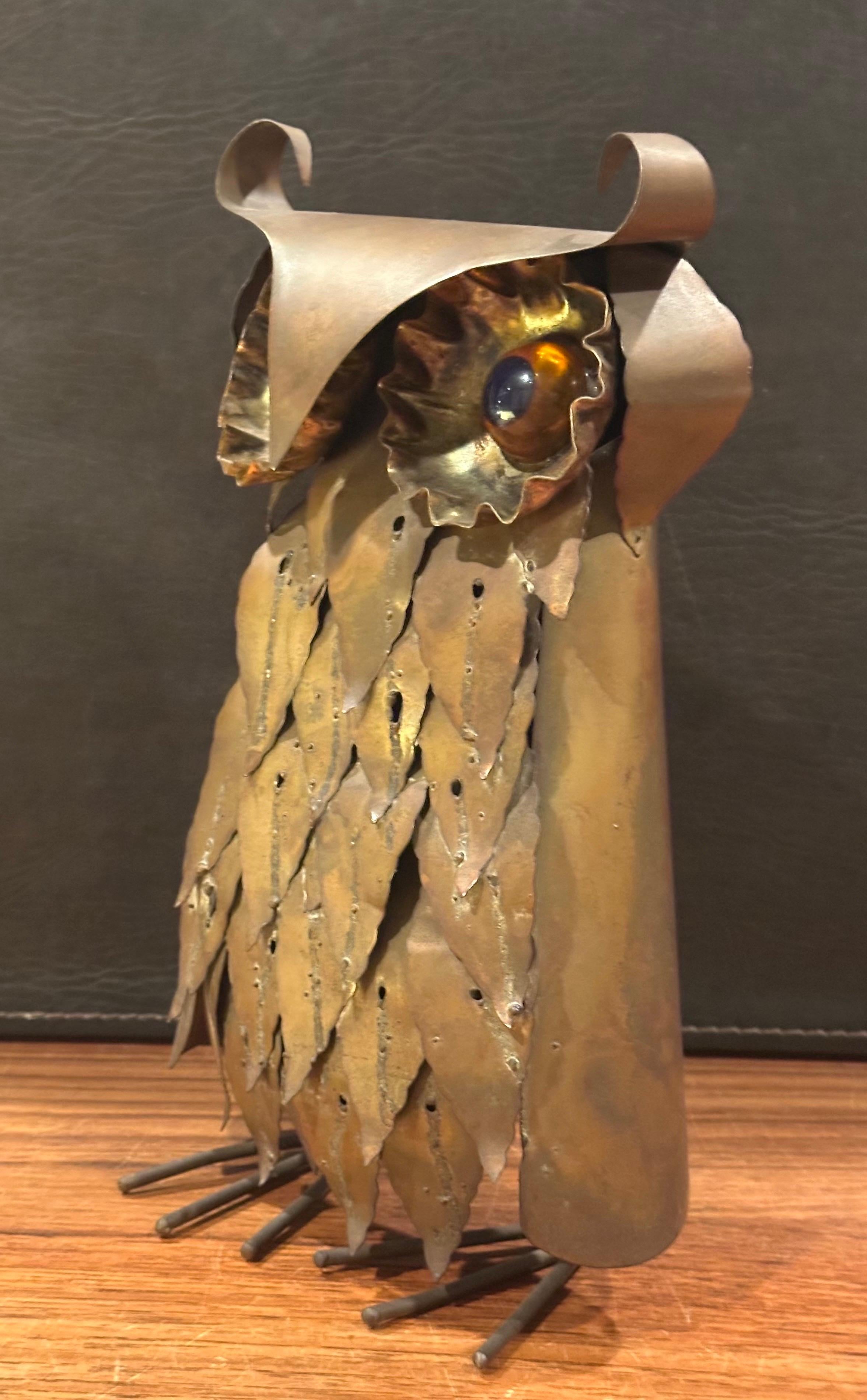 Metallo Brutalist Owl Sculpture in Raw Metal with Glass Eyes in the Style of Curtis Jere in vendita