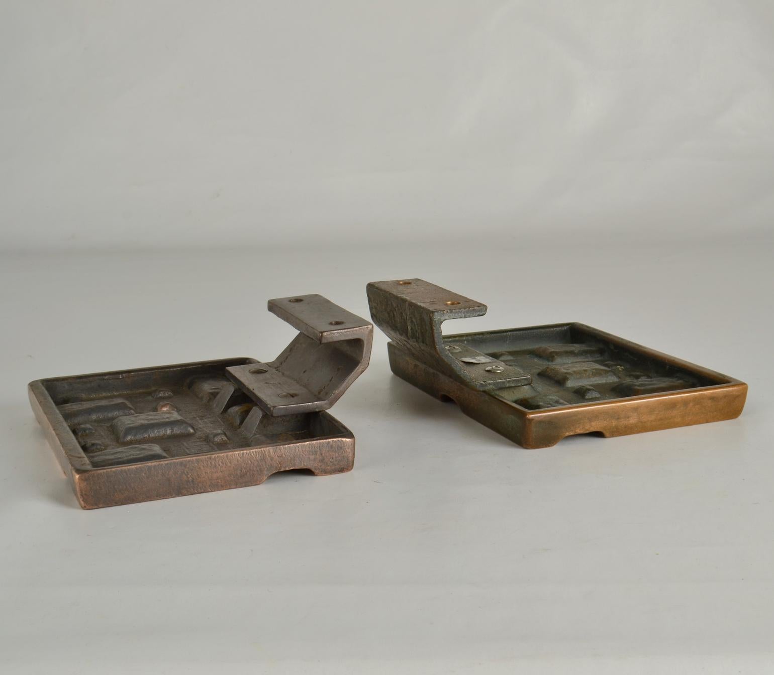 Brutalist Pair of Bronze Rectangular Push Pull Door Handles in Geometric Relief For Sale 4