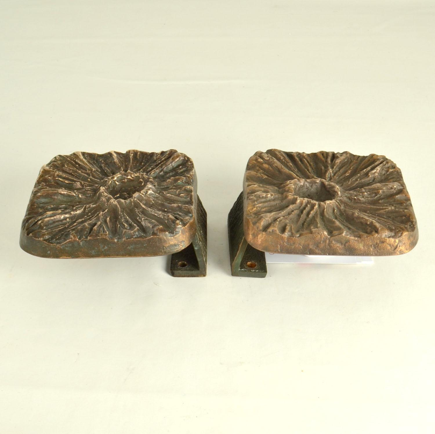 Brutalist Pair of Bronze Square Push Pull Door Handles with Flower Relief For Sale 4
