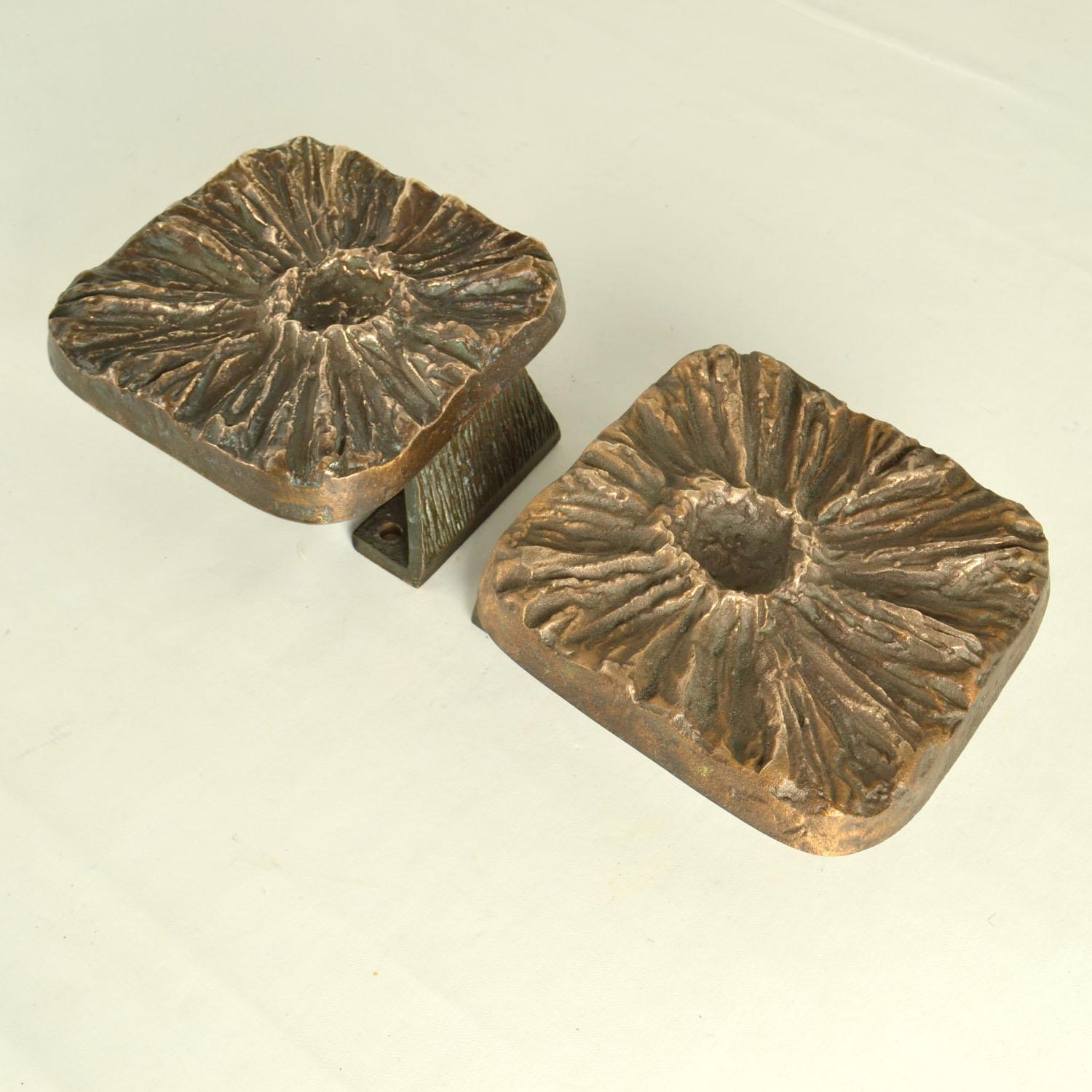 Brutalist Pair of Bronze Square Push Pull Door Handles with Flower Relief For Sale 5