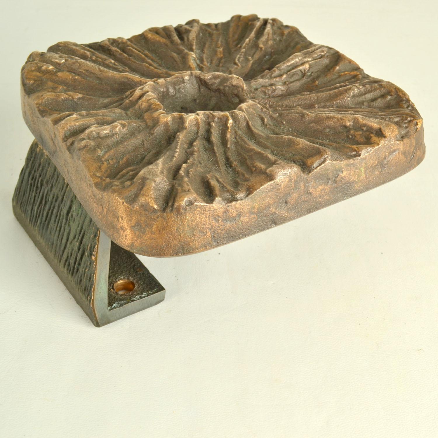 Brutalist Pair of Bronze Square Push Pull Door Handles with Flower Relief For Sale 2