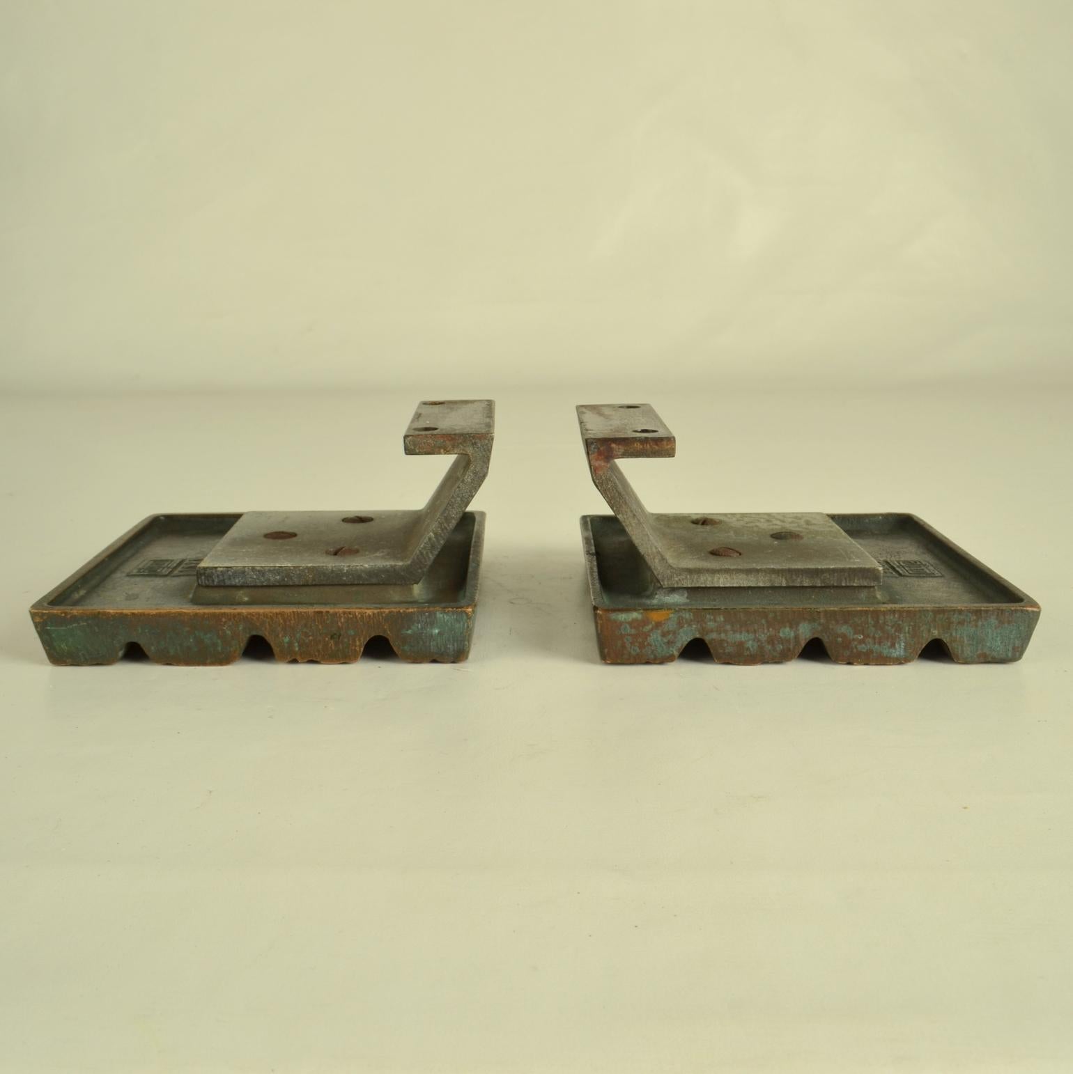 Brutalist Pair of Bronze Square Push Pull Door Handles with Geometric Relief In Excellent Condition For Sale In London, GB