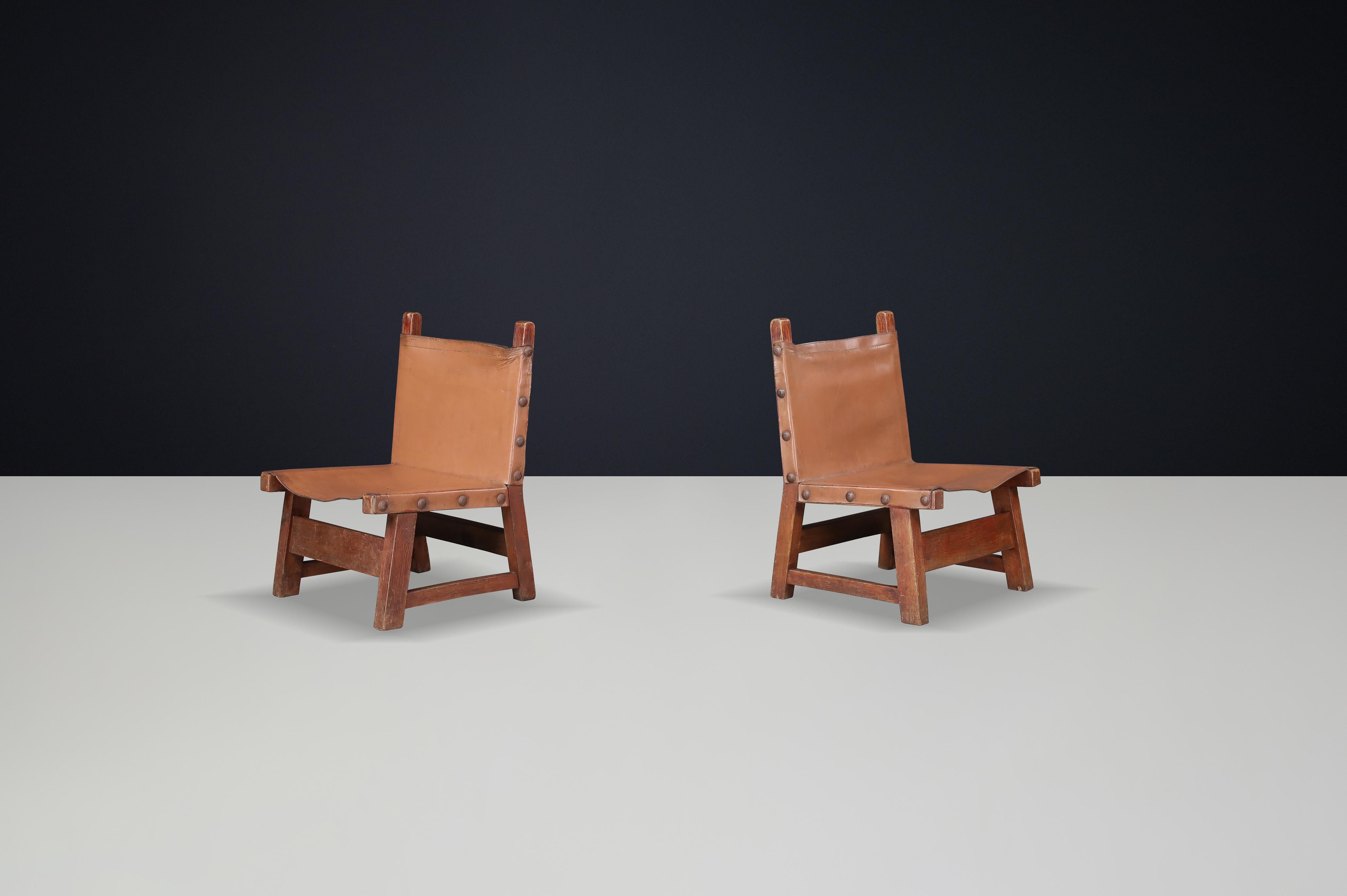 Espagnol Fauteuils brutalistes en cuir patiné et Wood Wood, Espagne, années 1950 en vente