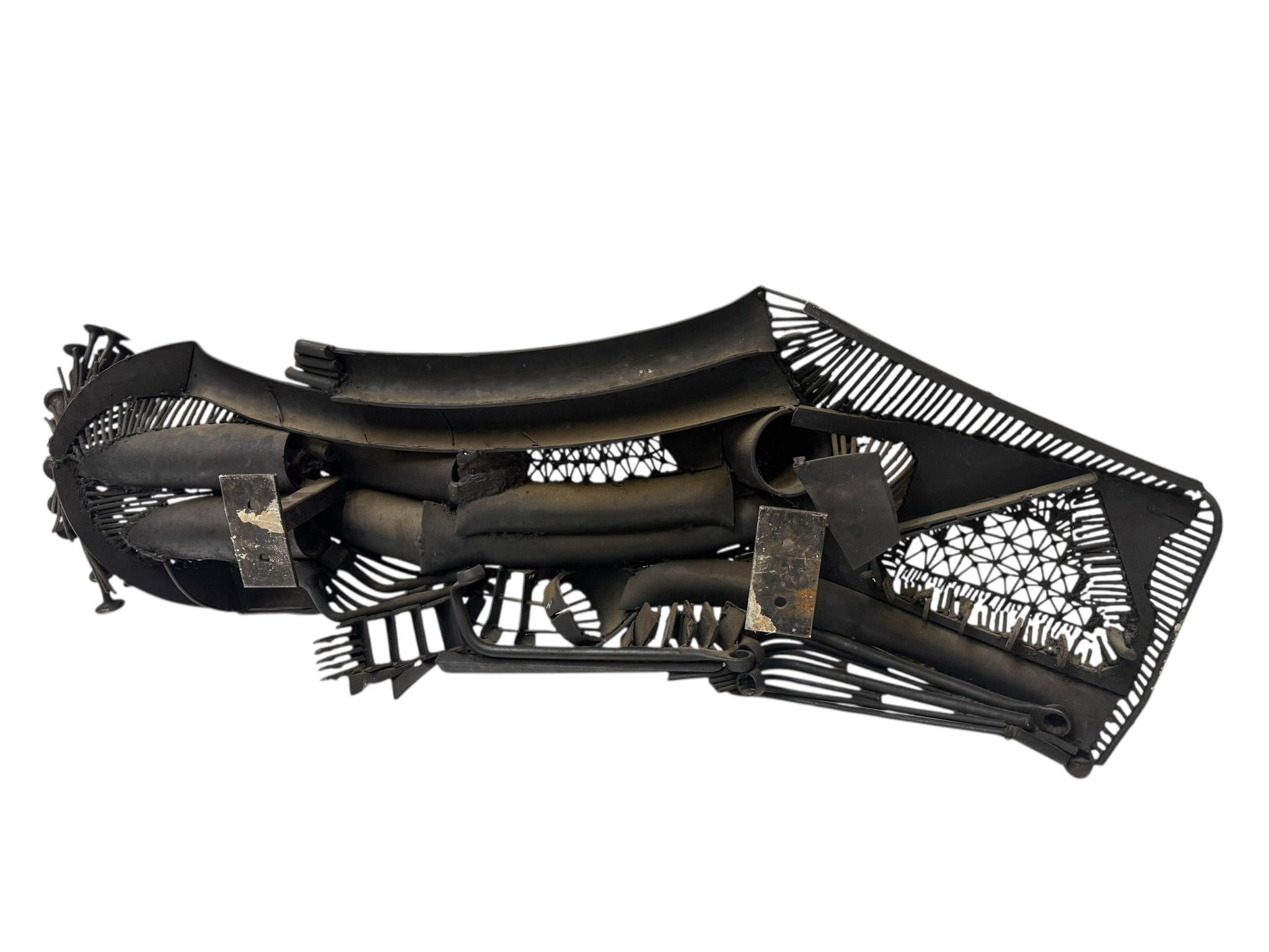 Prächtige und seltene brutalistische Skulptur.
Design/One Lichtveld von Frans de Boer.
Auffälliges niederländisches Design aus den 1960er Jahren.
Patiniertes Metall mit verschiedenen dekorativen Elementen.
Diese wunderbare brutalistische abstrakte