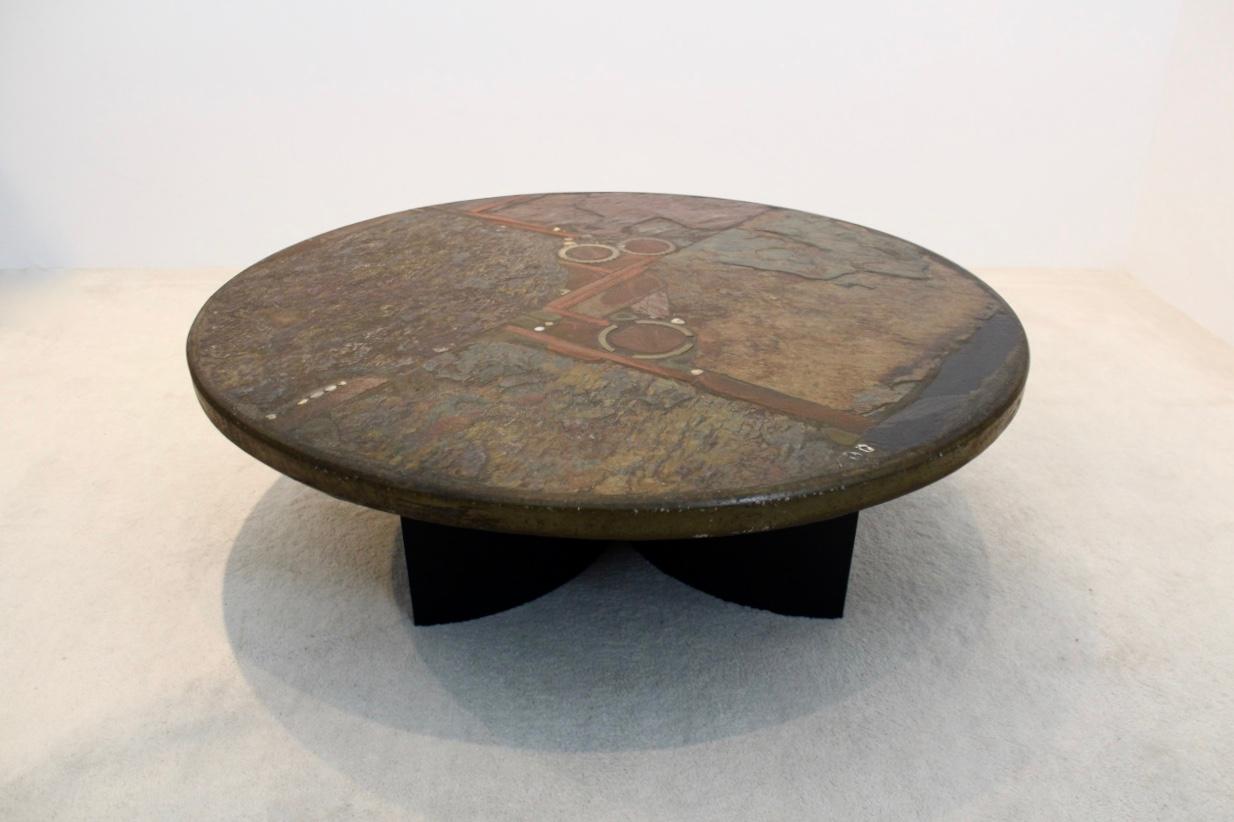 Fantastic and unique Paul Kingma ceramic art slate coffee table with metal foot. Made and signed in the 1970s. Paul Kingma was a famous Dutch sculptor. No other Table has the same unique inlay as the table is one-off.

The table features a
