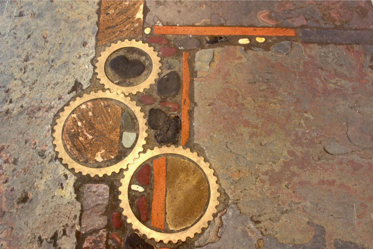 Table basse brutaliste Paul Kingma, œuvre d'art unique en ardoise, céramique et laiton en vente 4