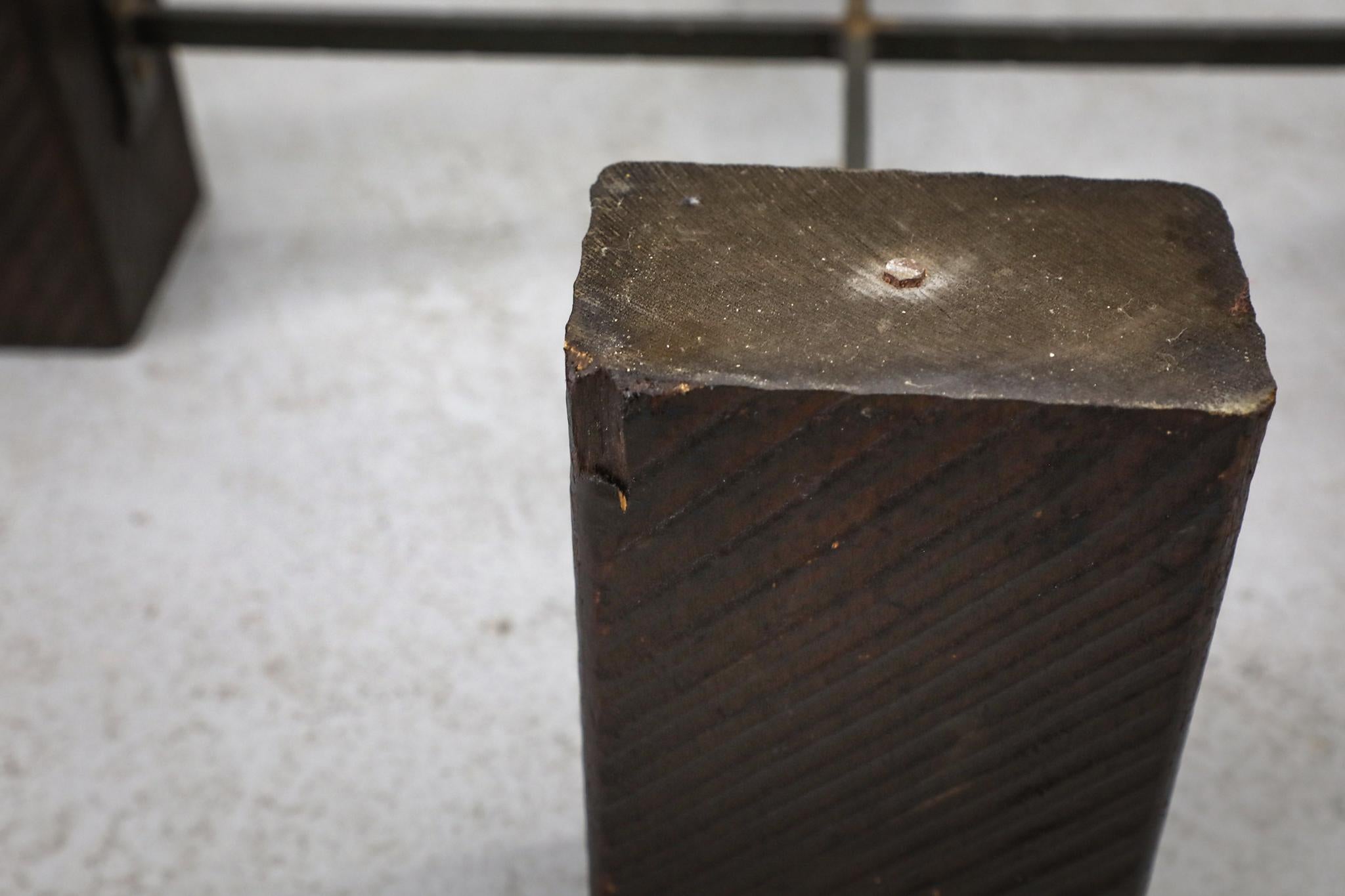 Table basse brutaliste en mosaïque de pierres, style Paul Kingma, avec bol en laiton martelé en vente 12