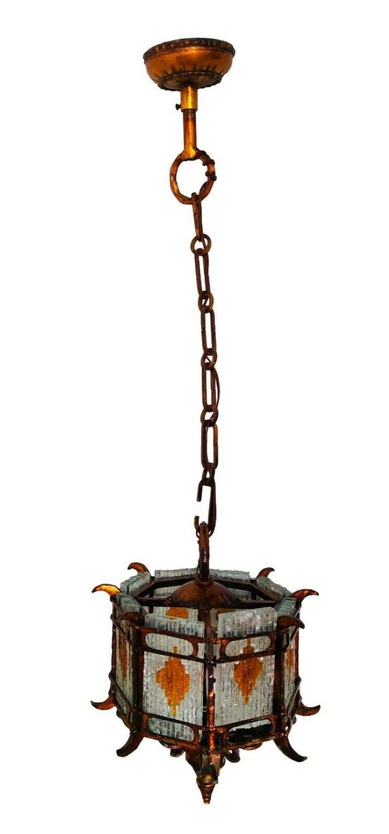 Métal Lampe à suspension brutaliste, verre de Murano et métal martelé, 1970 en vente