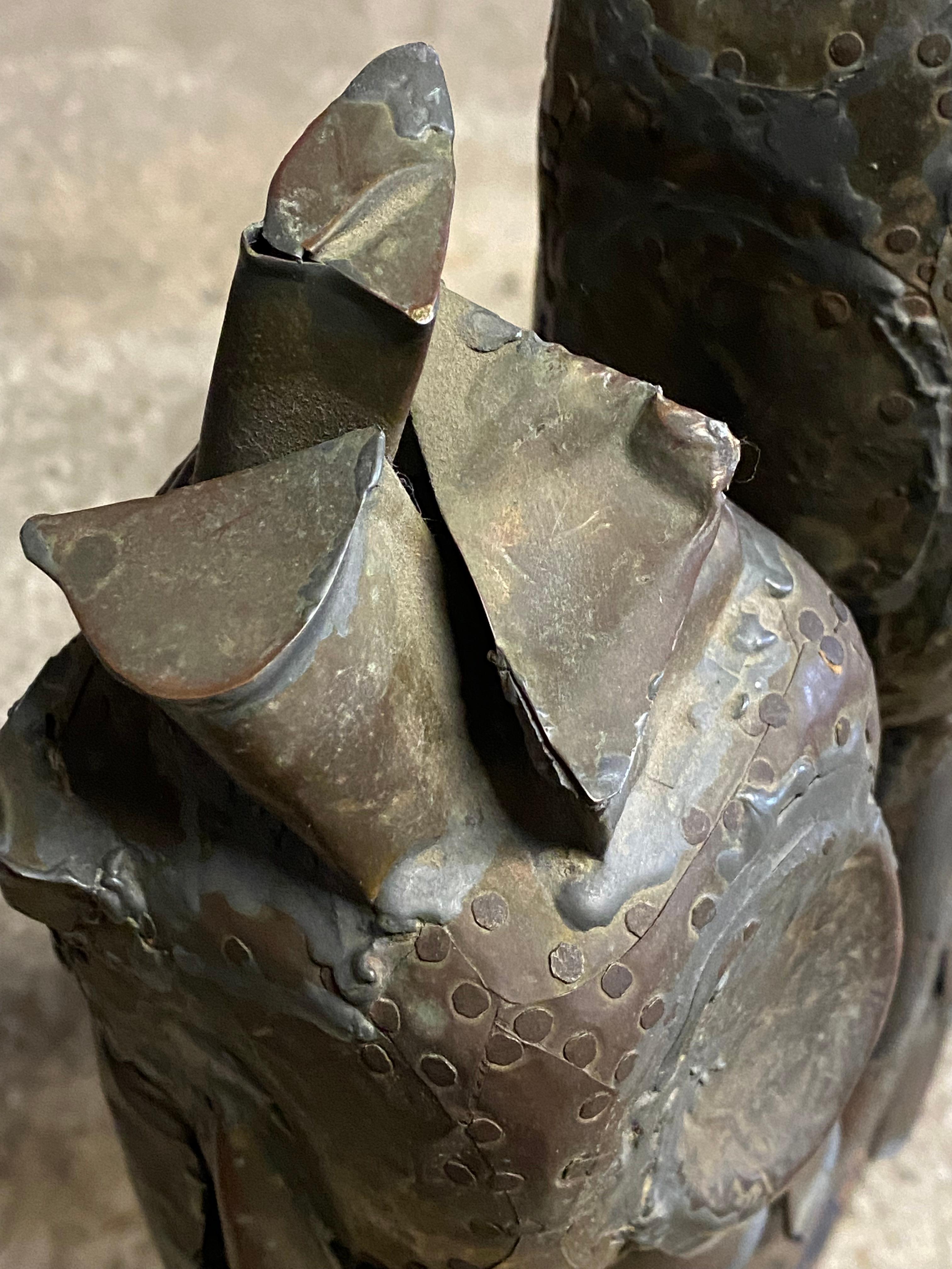 Scultura di coppia in legno e metalli misti del periodo brutalista JN in vendita 4