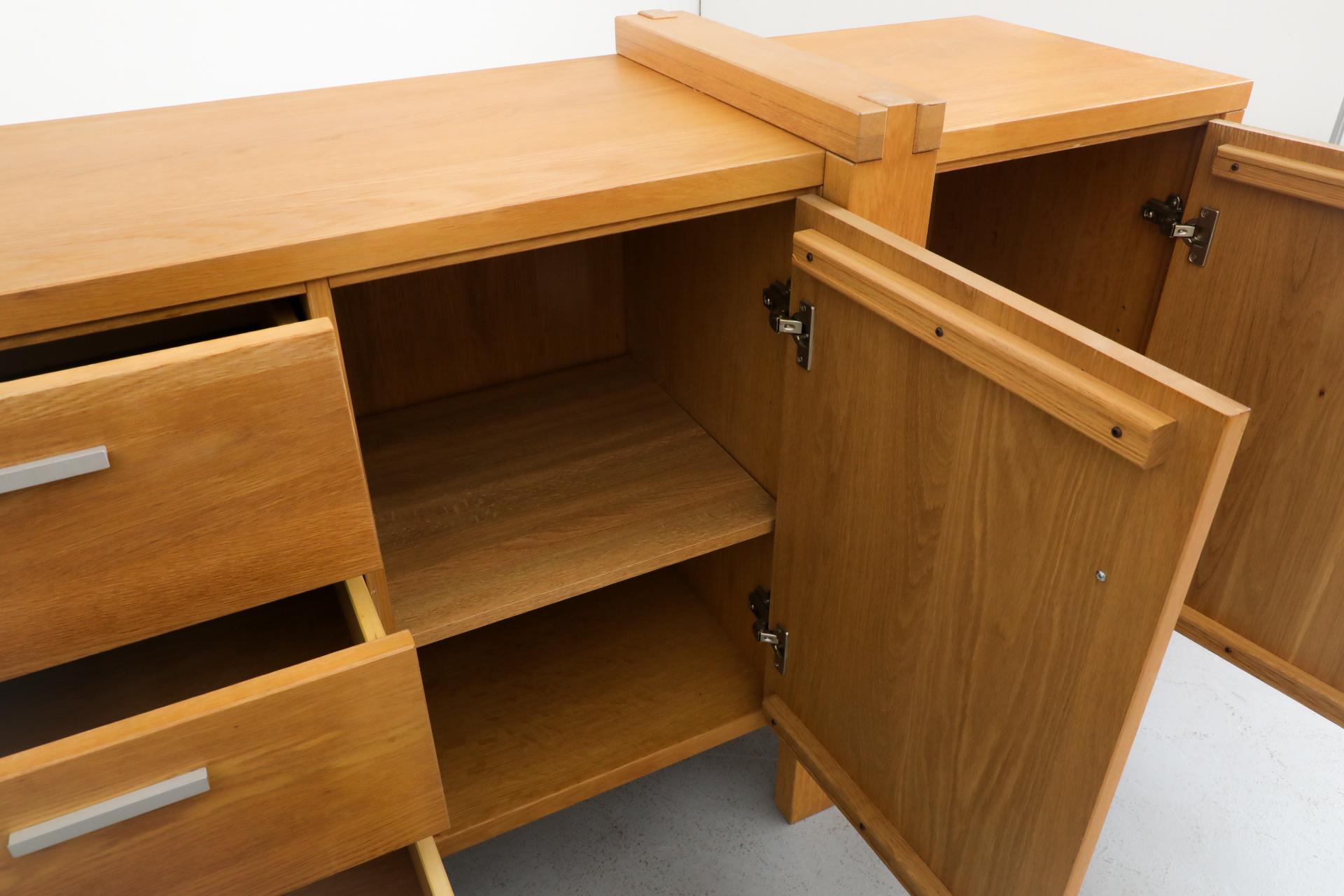 Buffet en chêne d'inspiration brutaliste Pierre Chapo de Mintjens Belgische Meubelmakers en vente 7