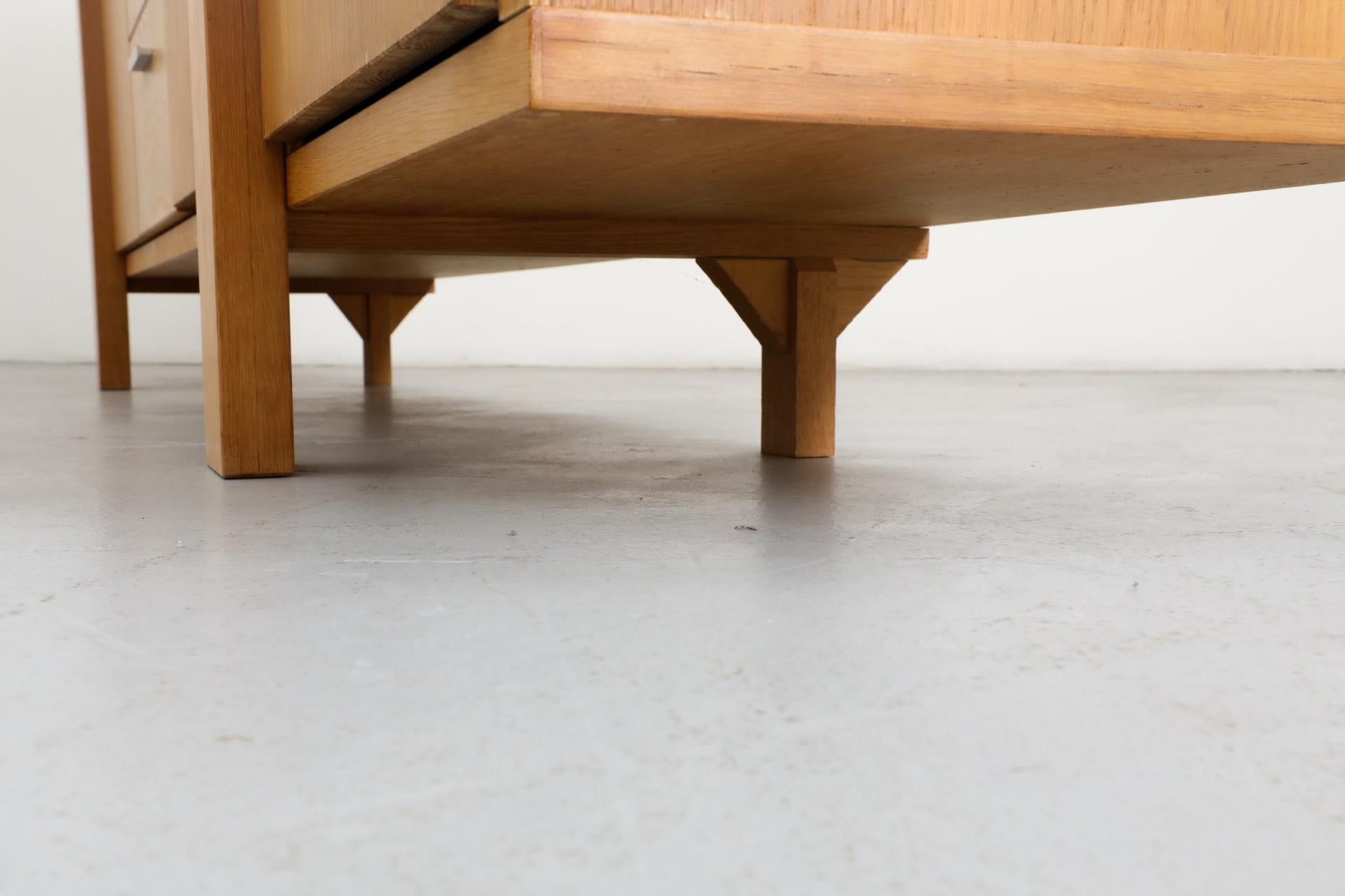 Buffet en chêne d'inspiration brutaliste Pierre Chapo de Mintjens Belgische Meubelmakers en vente 12