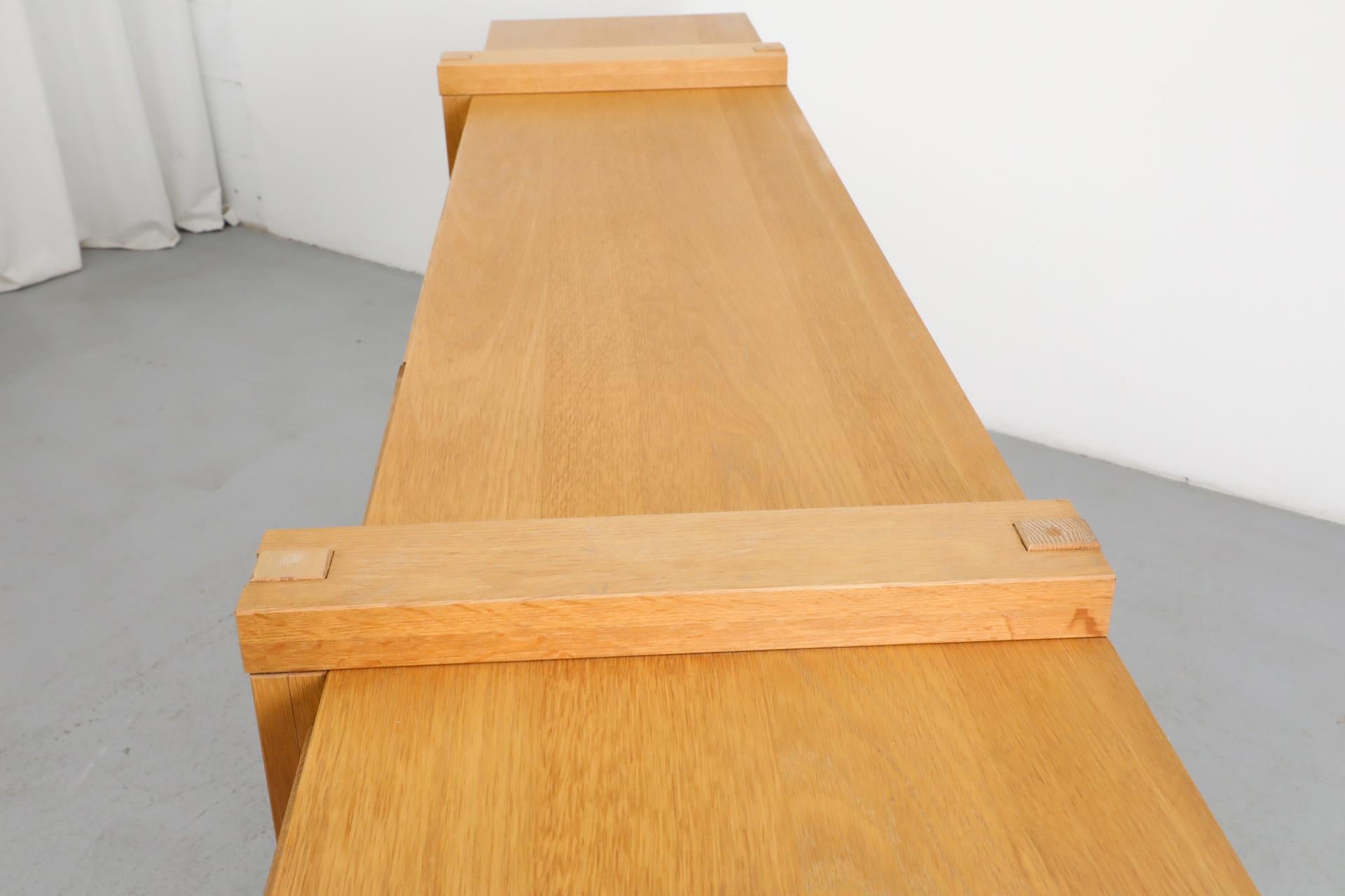 Buffet en chêne d'inspiration brutaliste Pierre Chapo de Mintjens Belgische Meubelmakers en vente 13