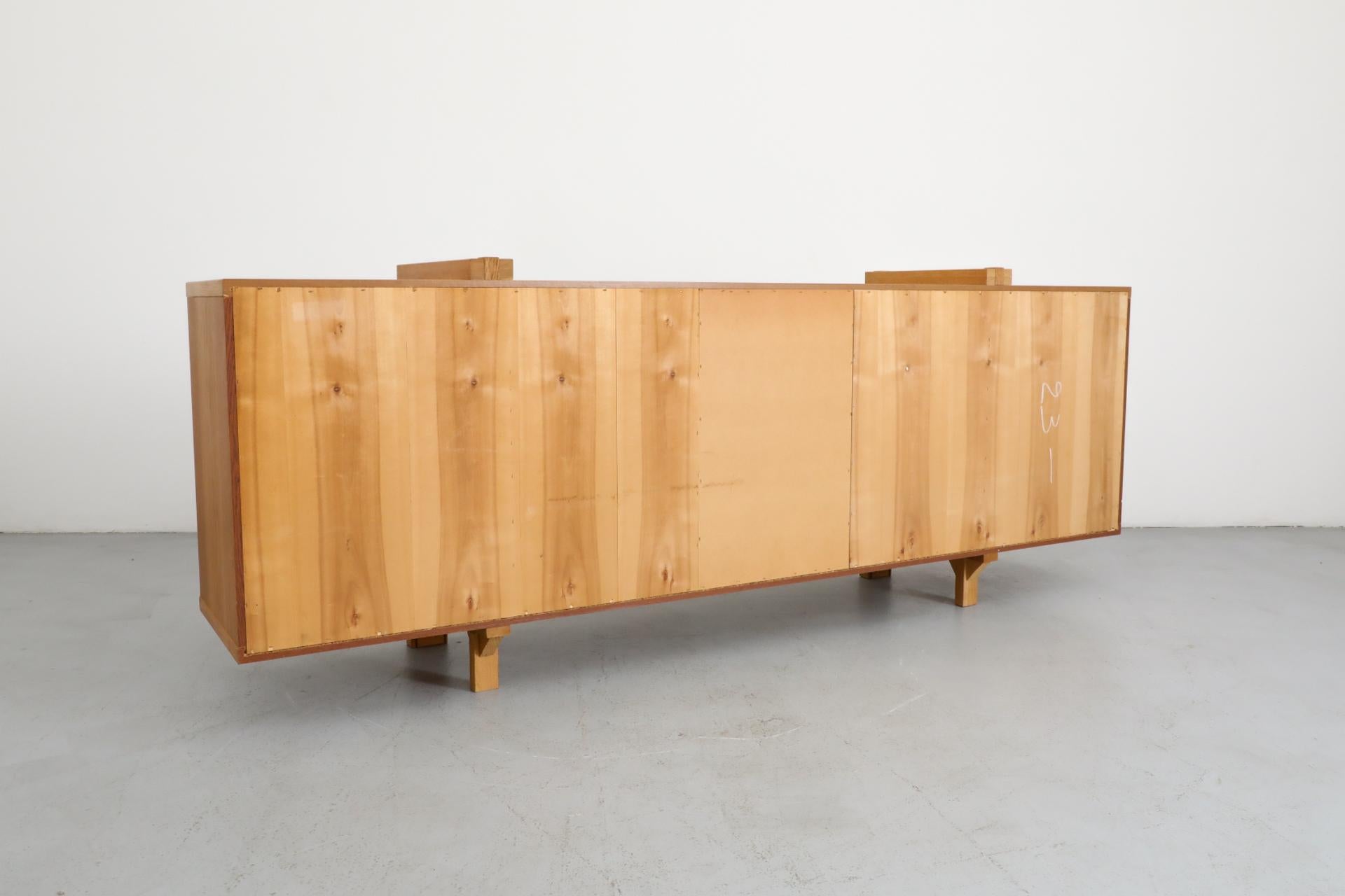 20ième siècle Buffet en chêne d'inspiration brutaliste Pierre Chapo de Mintjens Belgische Meubelmakers en vente