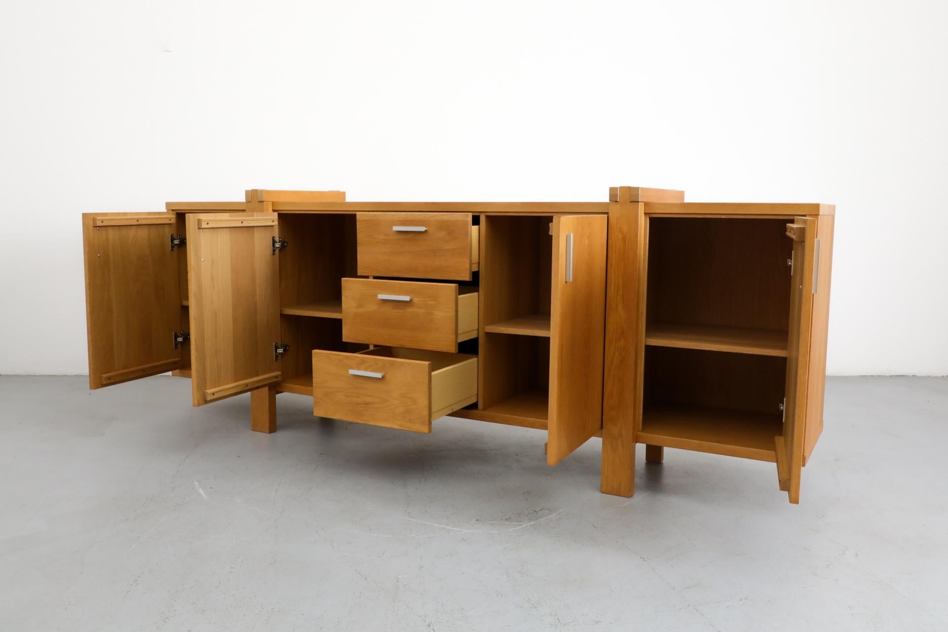 Buffet en chêne d'inspiration brutaliste Pierre Chapo de Mintjens Belgische Meubelmakers en vente 1