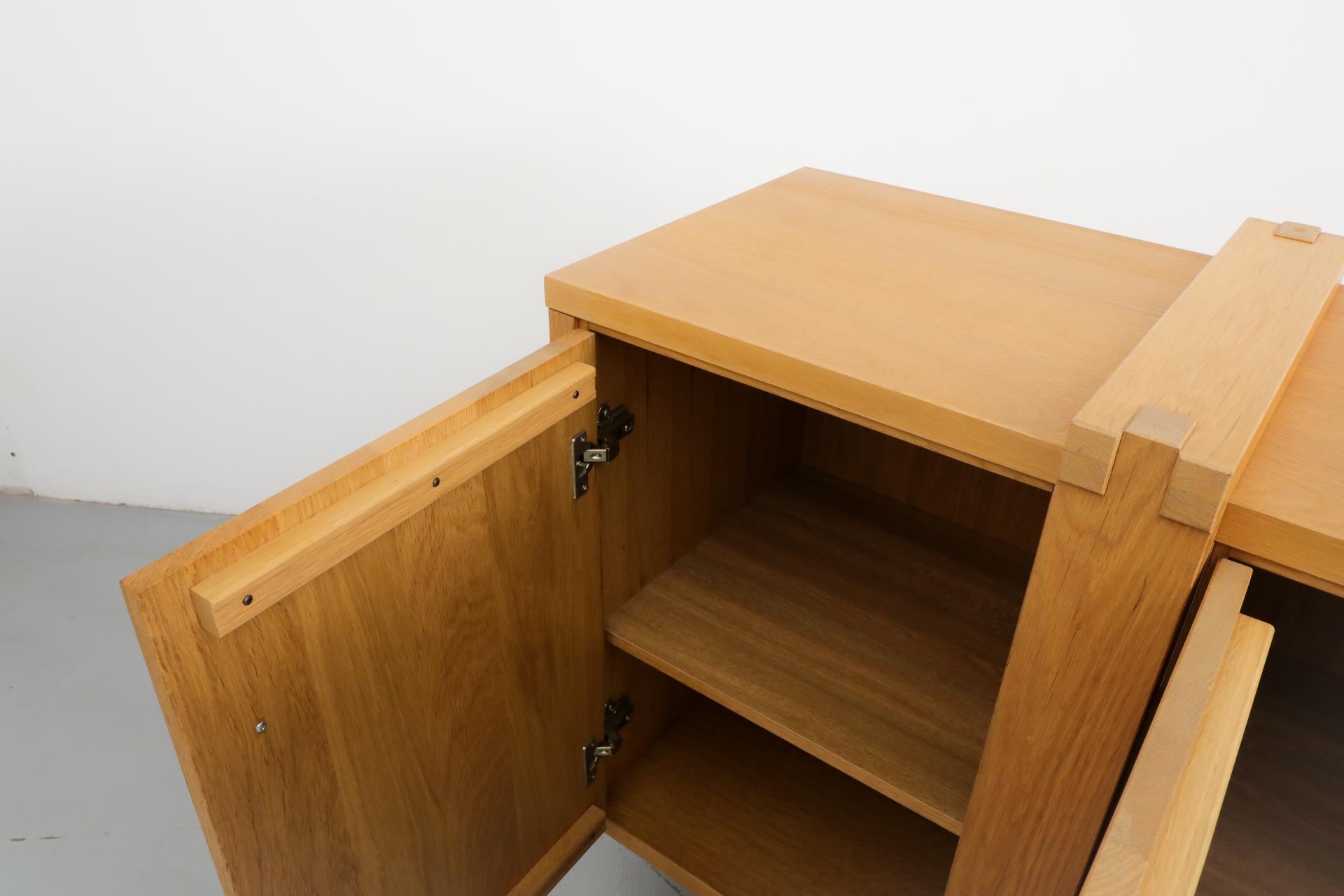 Buffet en chêne d'inspiration brutaliste Pierre Chapo de Mintjens Belgische Meubelmakers en vente 2