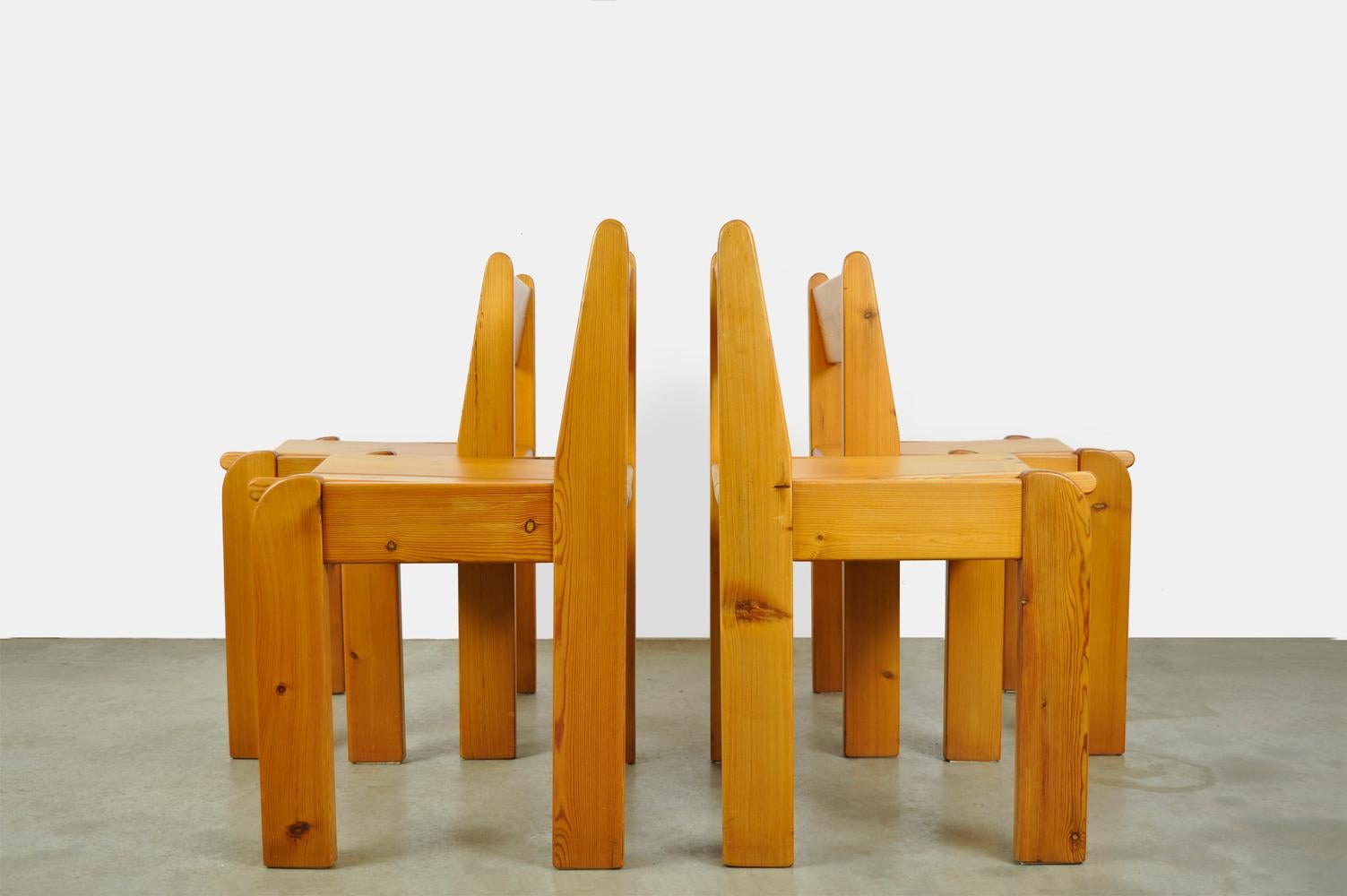 Brutalist Pine Dining Chairs by Ate Van Apeldoorn for Houtwerk Hattem, 1970s For Sale 1