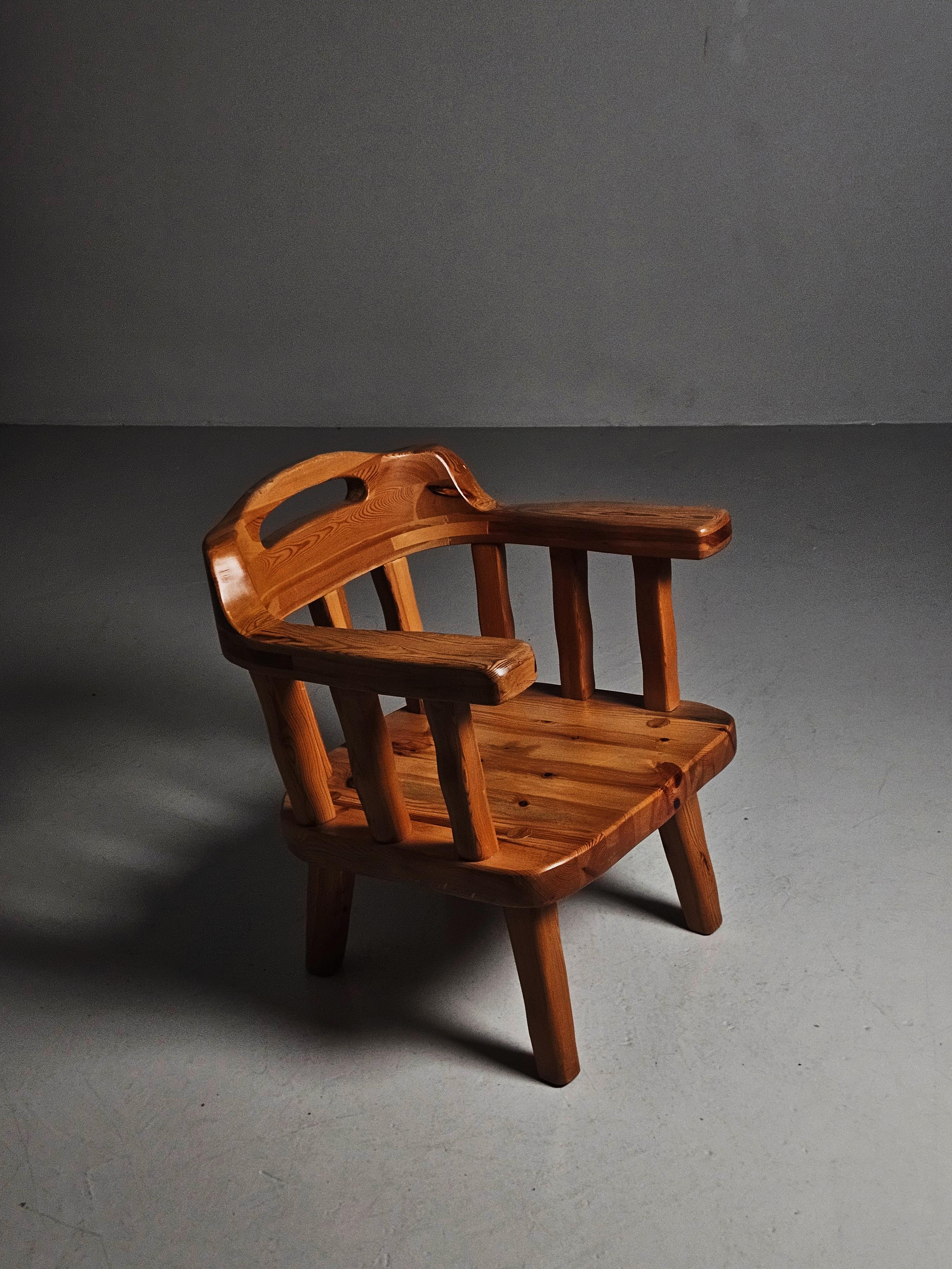Scandinave moderne Chaises longues en pin brutalistes de Stig Sandkvist, Suède, années 1950 en vente