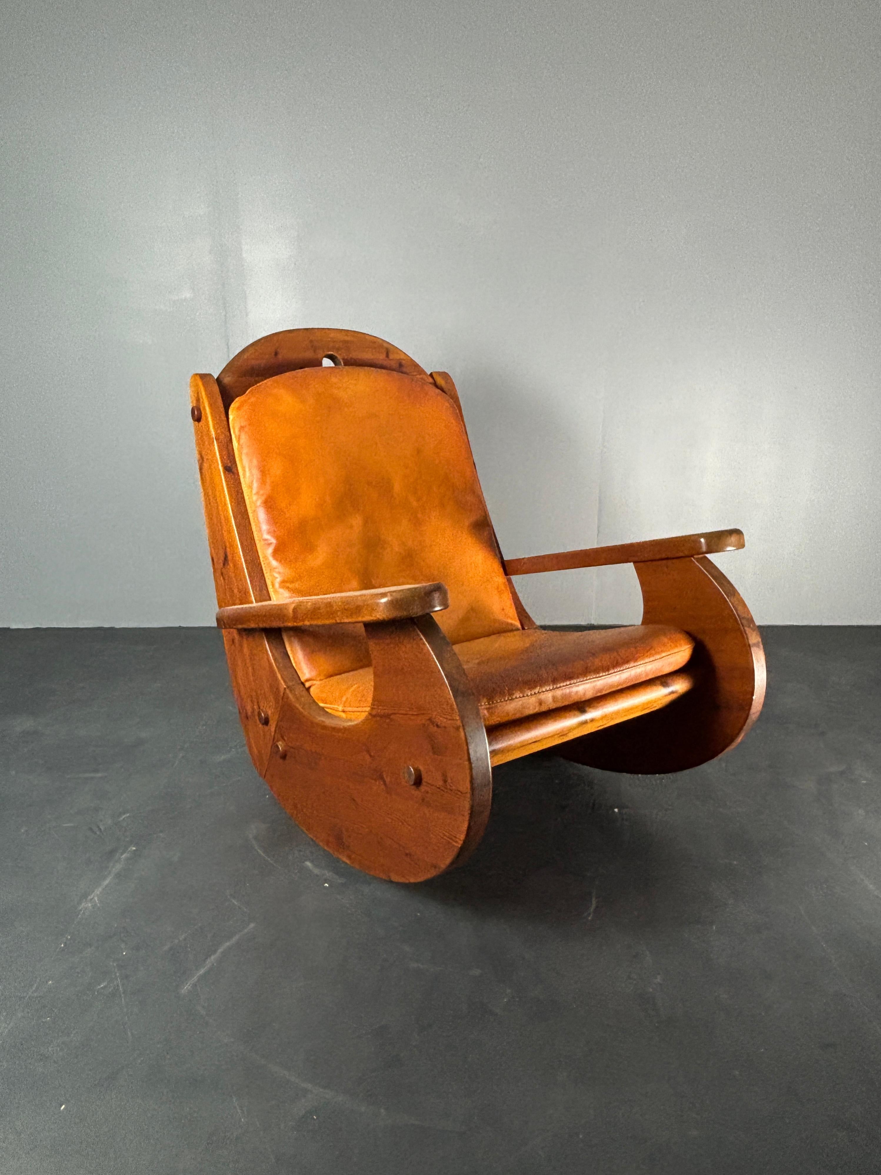 Chaise longue à bascule en pin brutale avec assise en cuir par Wasa 1984 en vente 4