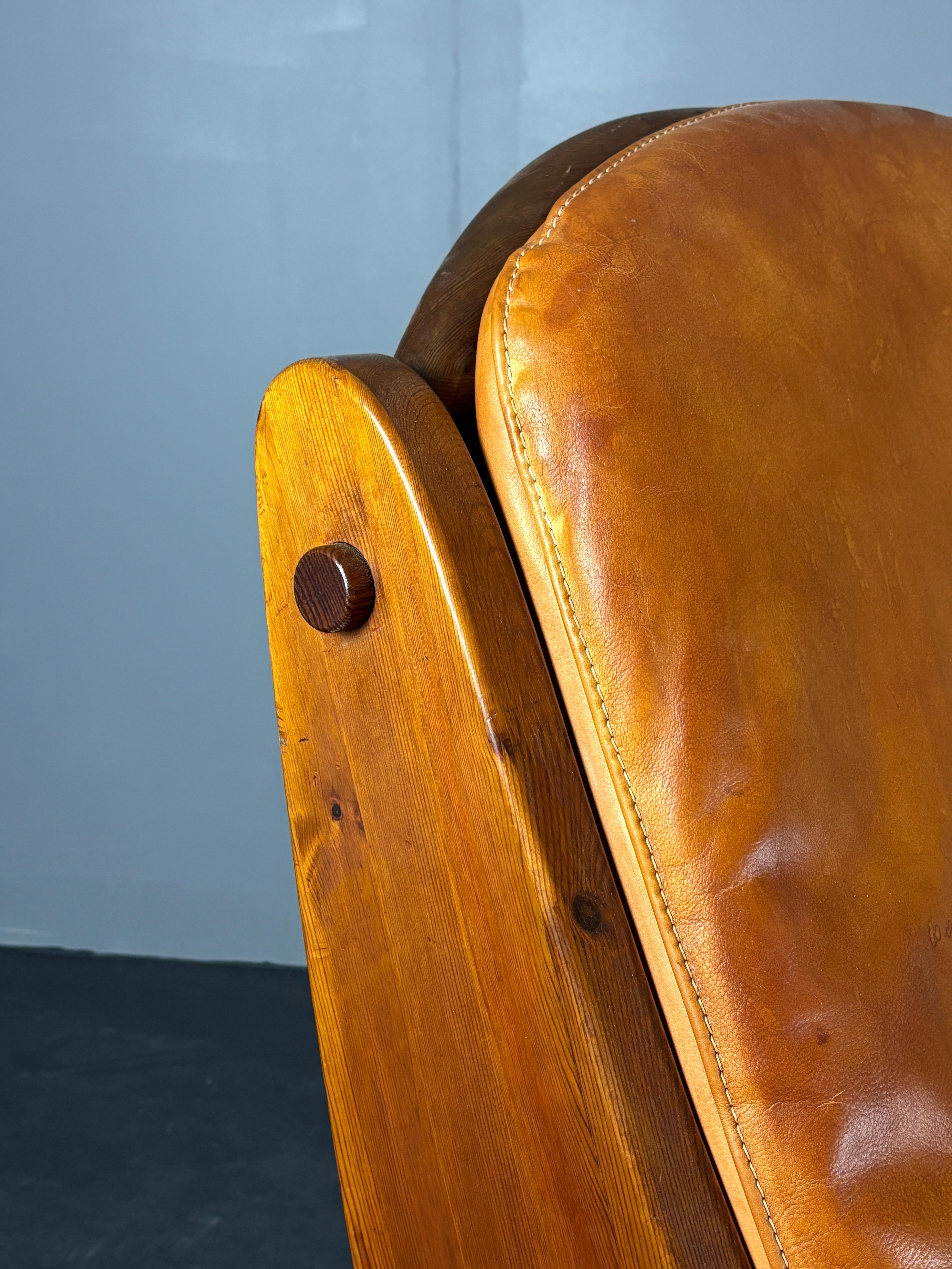 Chaise longue à bascule en pin brutale avec assise en cuir par Wasa 1984 en vente 1