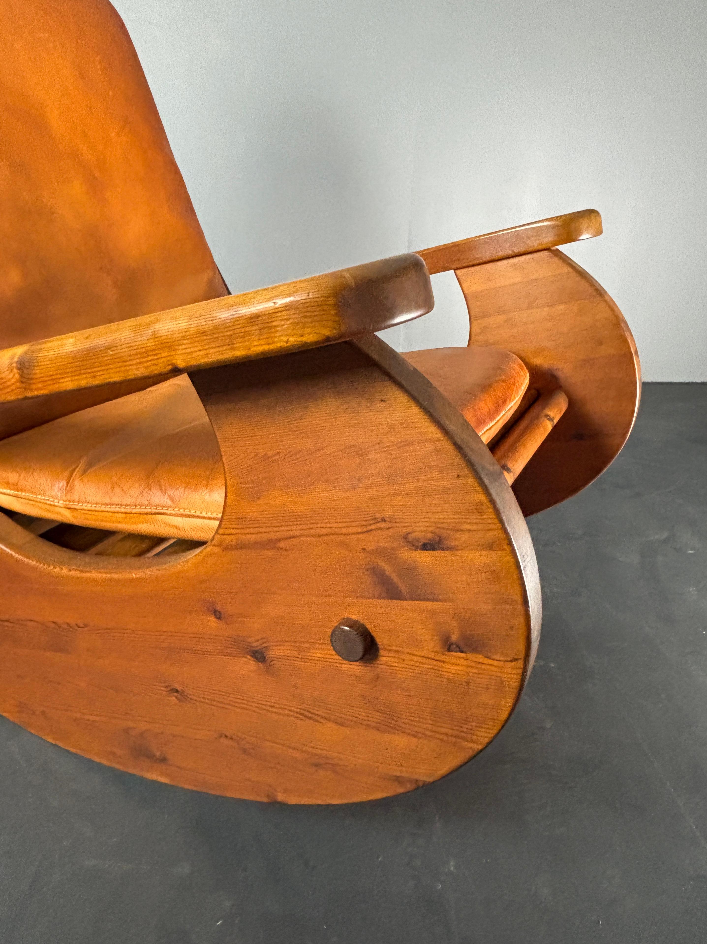 Chaise longue à bascule en pin brutale avec assise en cuir par Wasa 1984 en vente 2