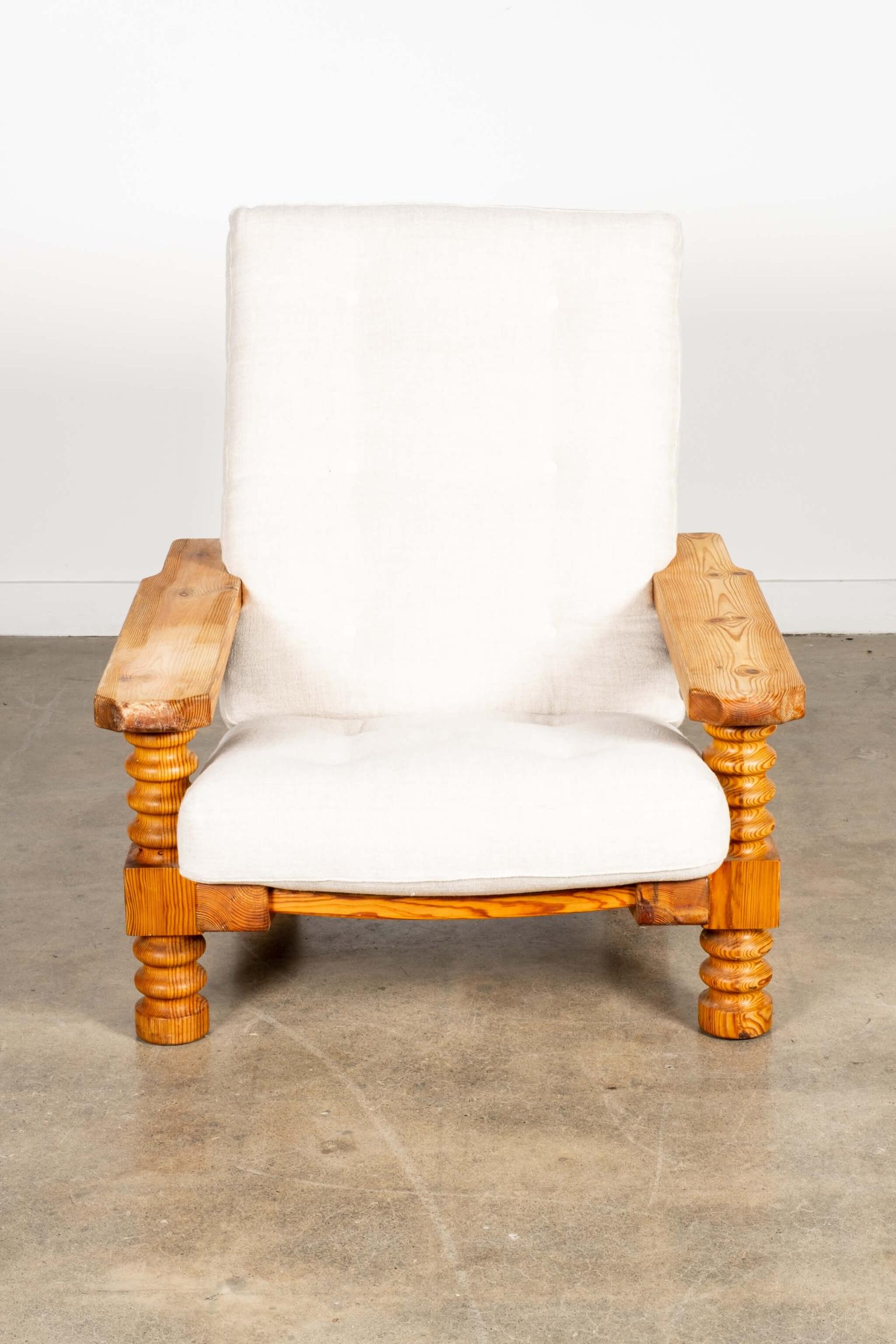 Brutalist Pine Spool Armchair with Belgian Linen Upholstered Seat For Sale 1