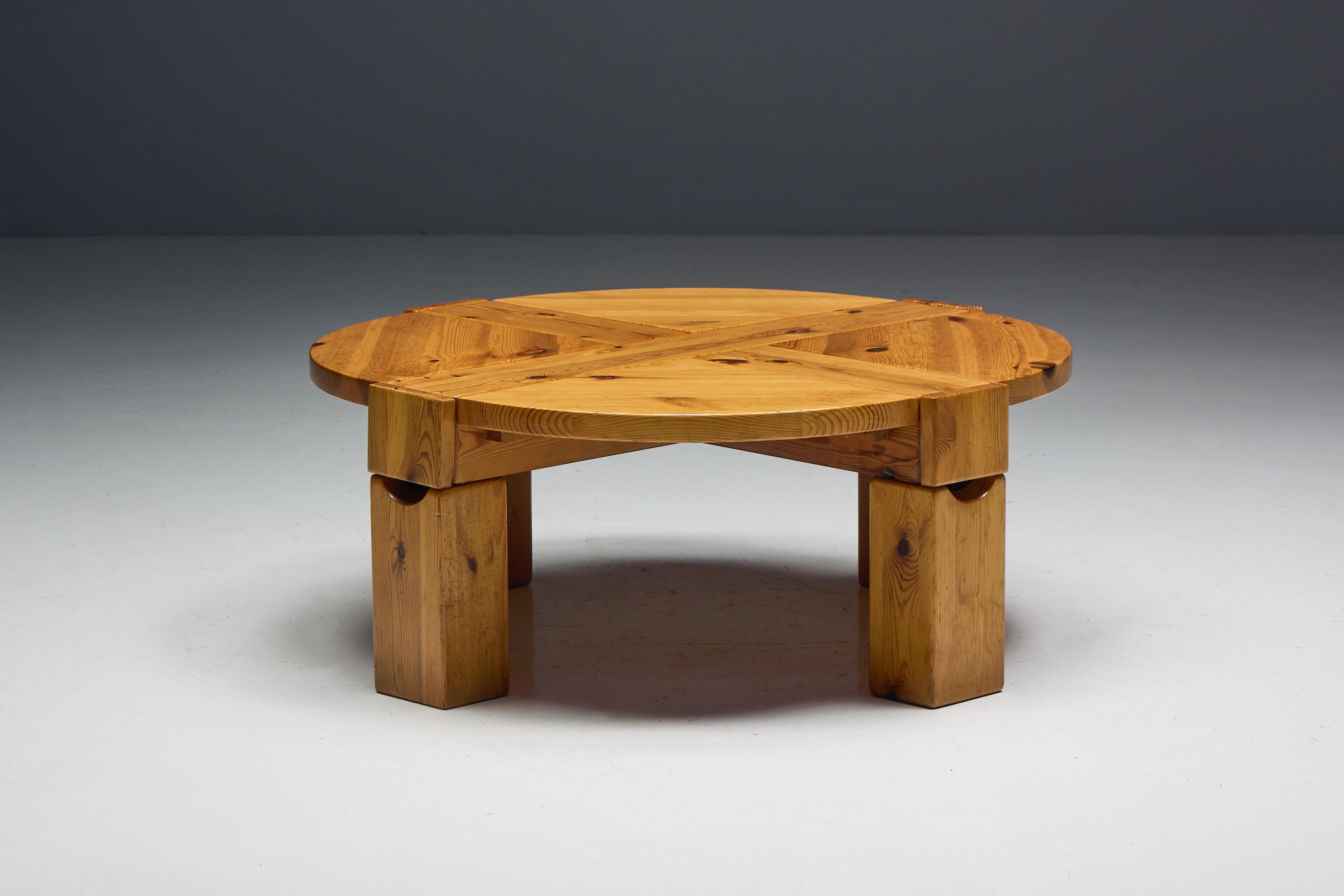 Brutalist Pine Wood Coffee Table, Sweden, 1970s (Kiefernholz) im Angebot