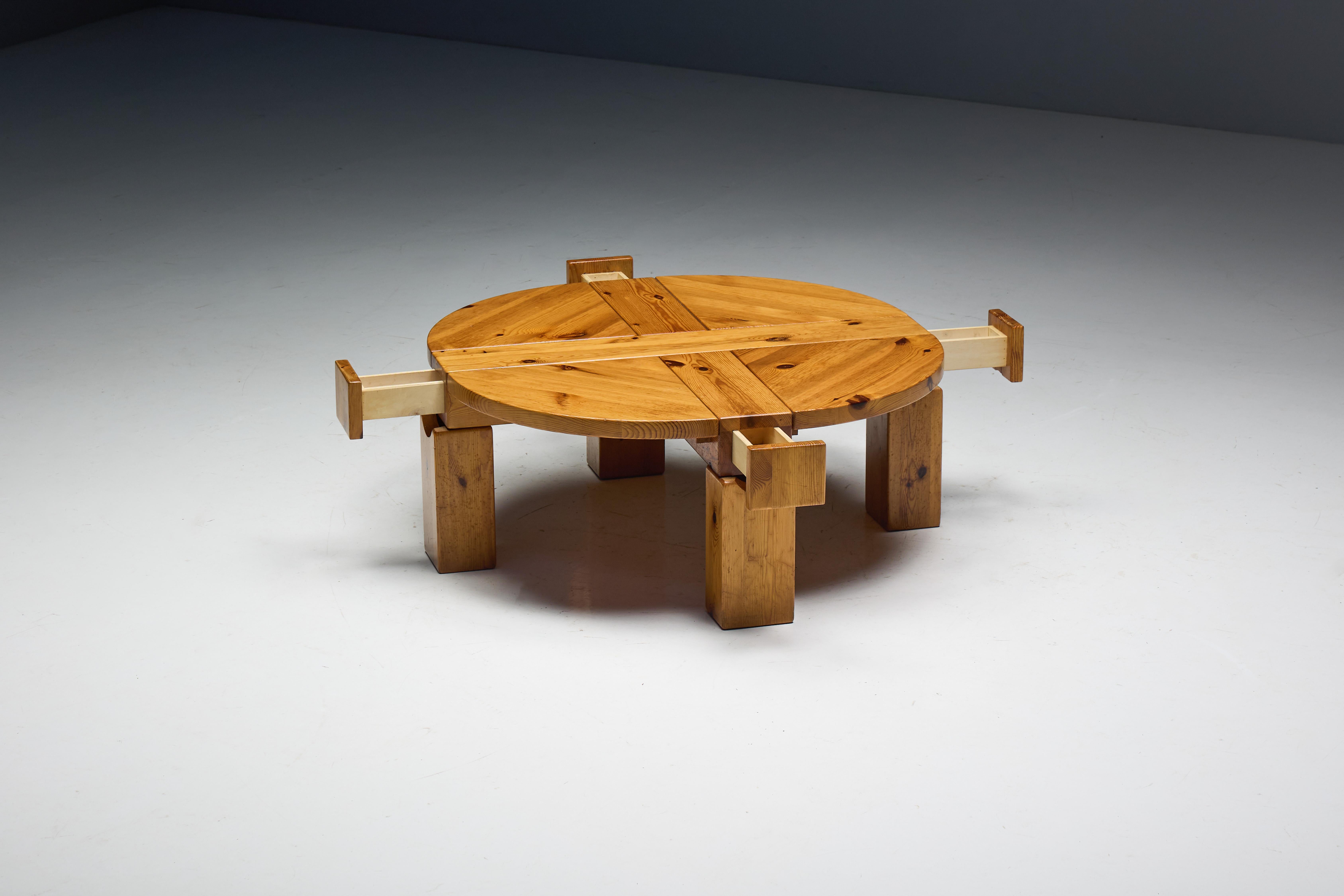 Brutalist Pine Wood Coffee Table, Sweden, 1970s im Angebot 1