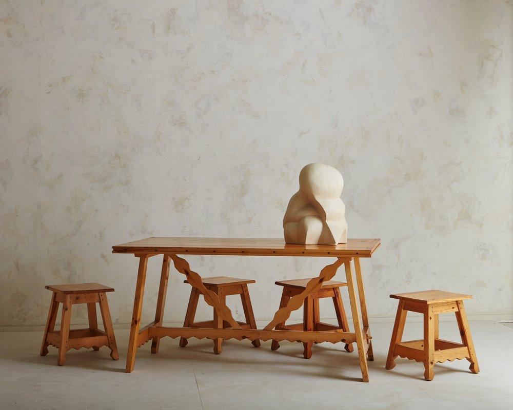 Italian Brutalist Pine Wood Dining Table with Five Stools, Italy, 1950s