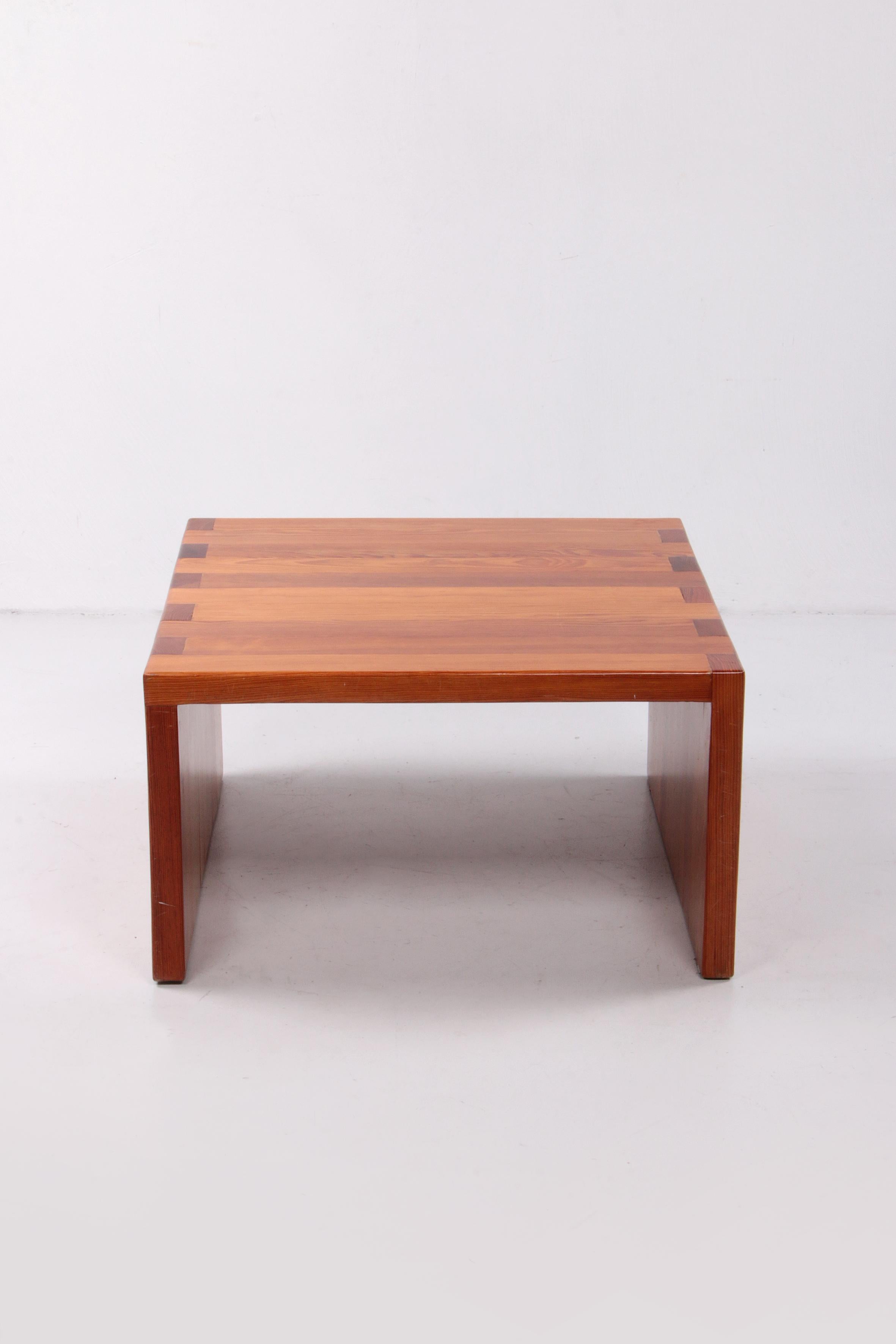 Mid-Century Modern Table basse française brutaliste en bois de pin, 1970 France en vente