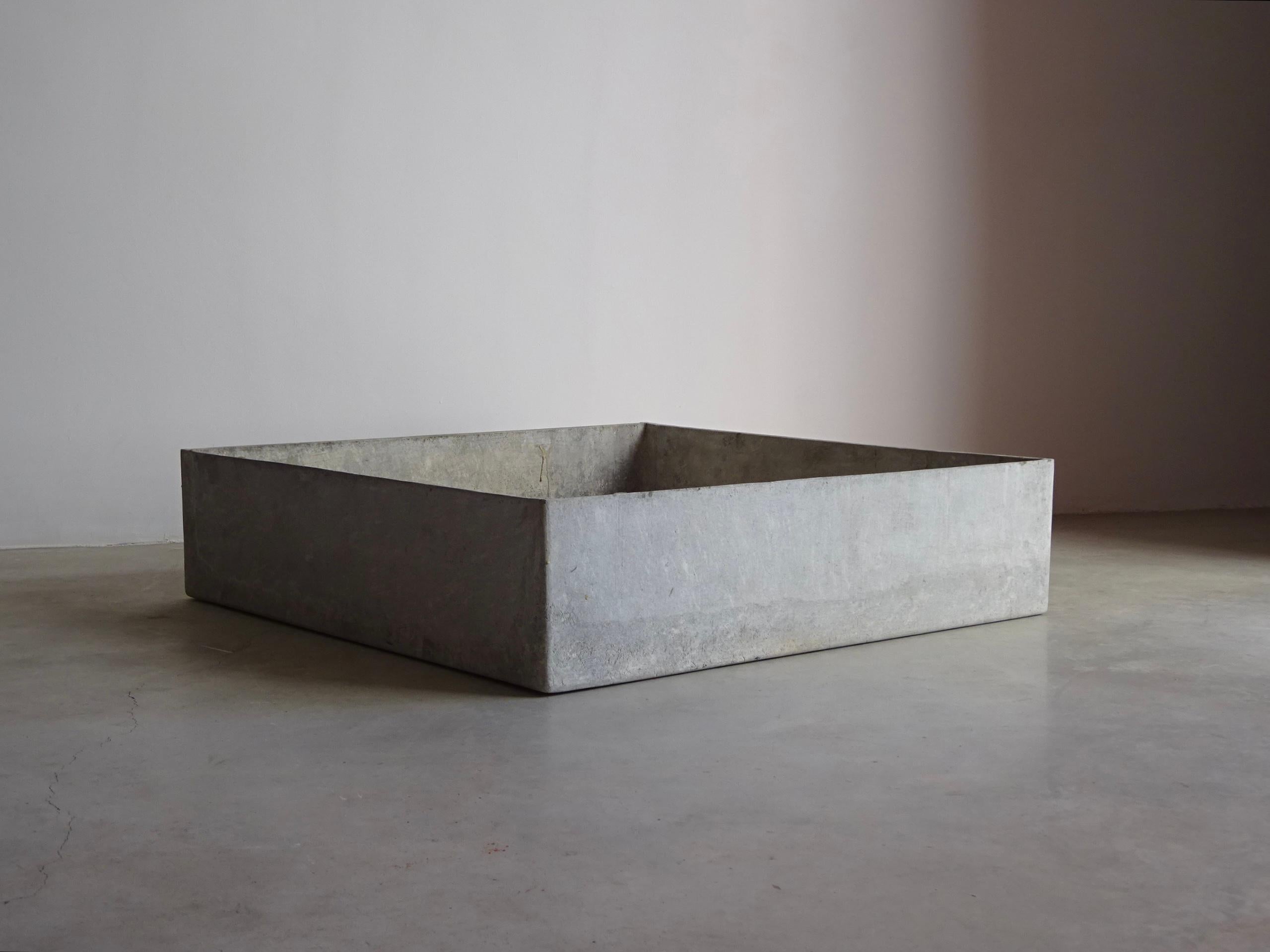 Jardinera brutalista, Willy Guhl para Eternit. Suiza, años 60 en Bueno estado para la venta en Barcelona, ES