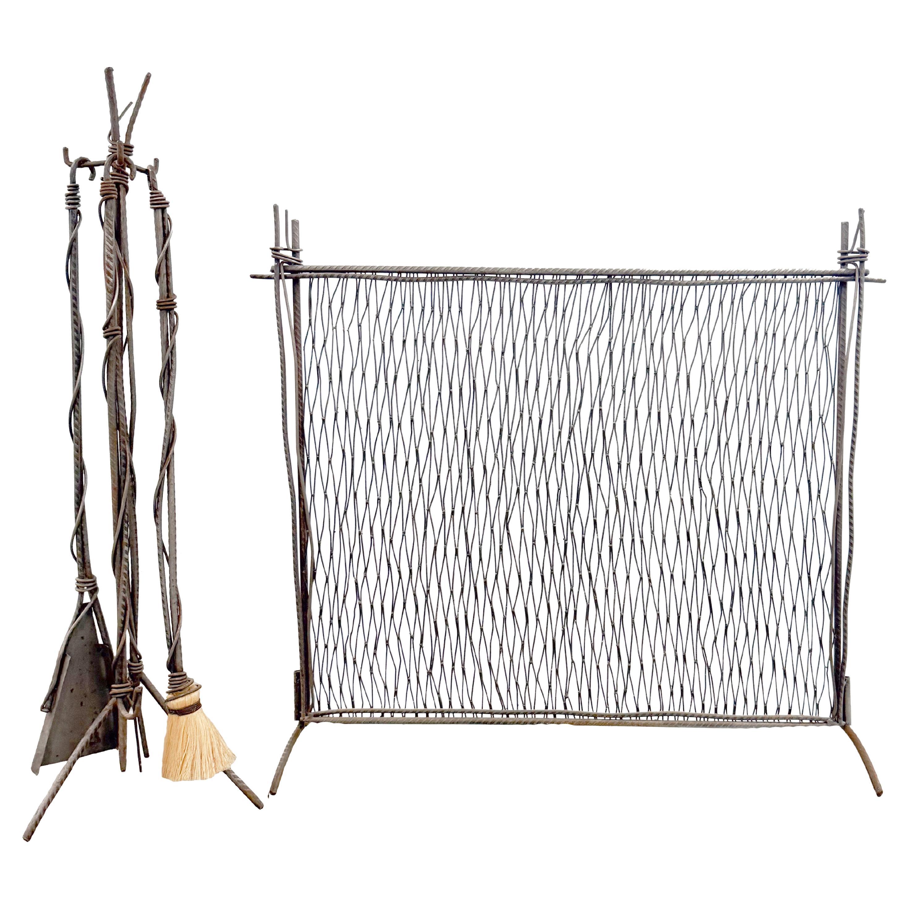 Brutalist Postmodern Iron Steel Hand-Forged Fireplace Screen and Tools (écran de cheminée et outils en acier forgé à la main) en vente