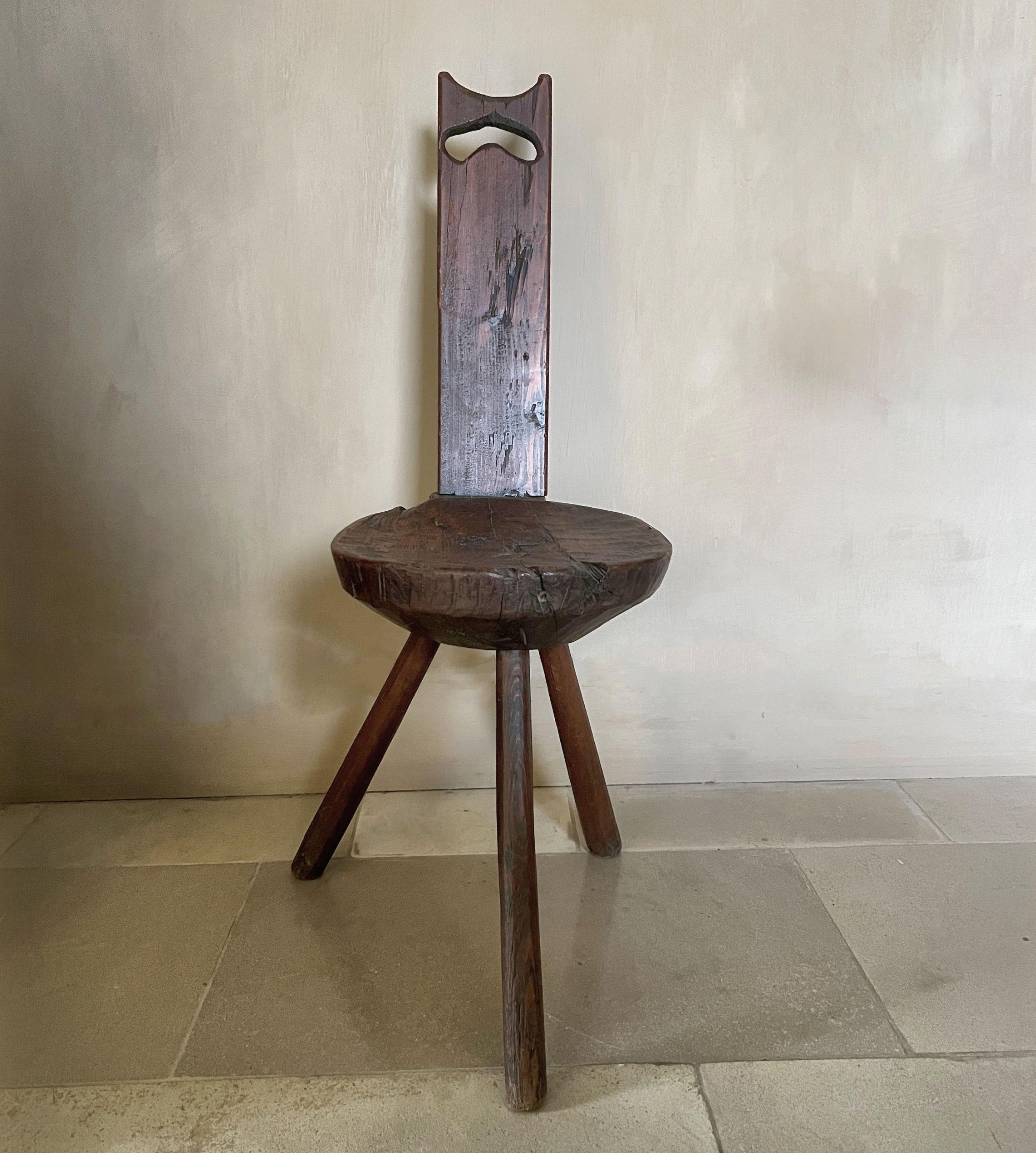 Brutalist Primitive 19th century milking stool In Good Condition For Sale In Vosselaar, BE