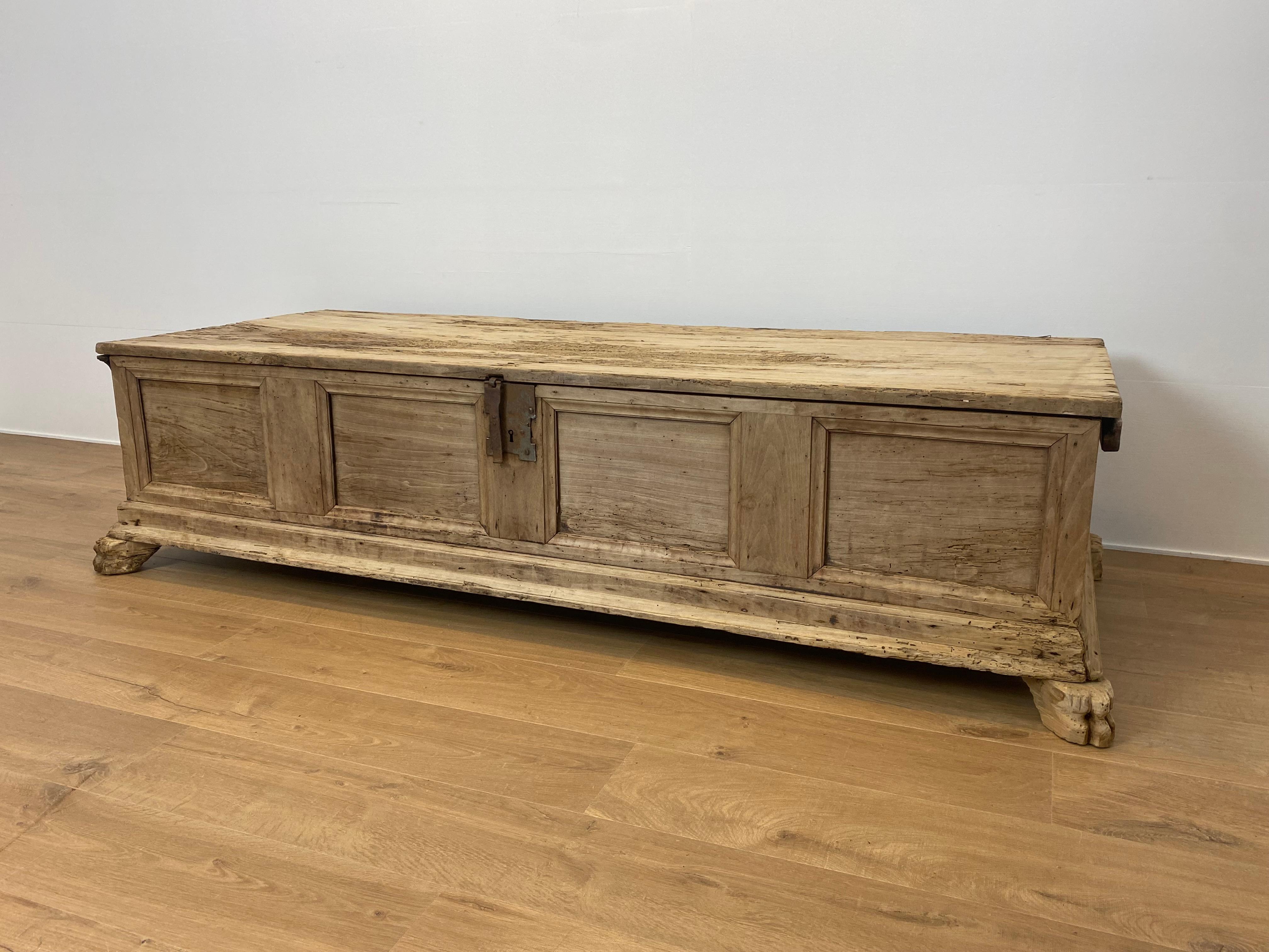 Brutalist, Primitive Spanish Chest in a Bleached Wood In Good Condition For Sale In Schellebelle, BE