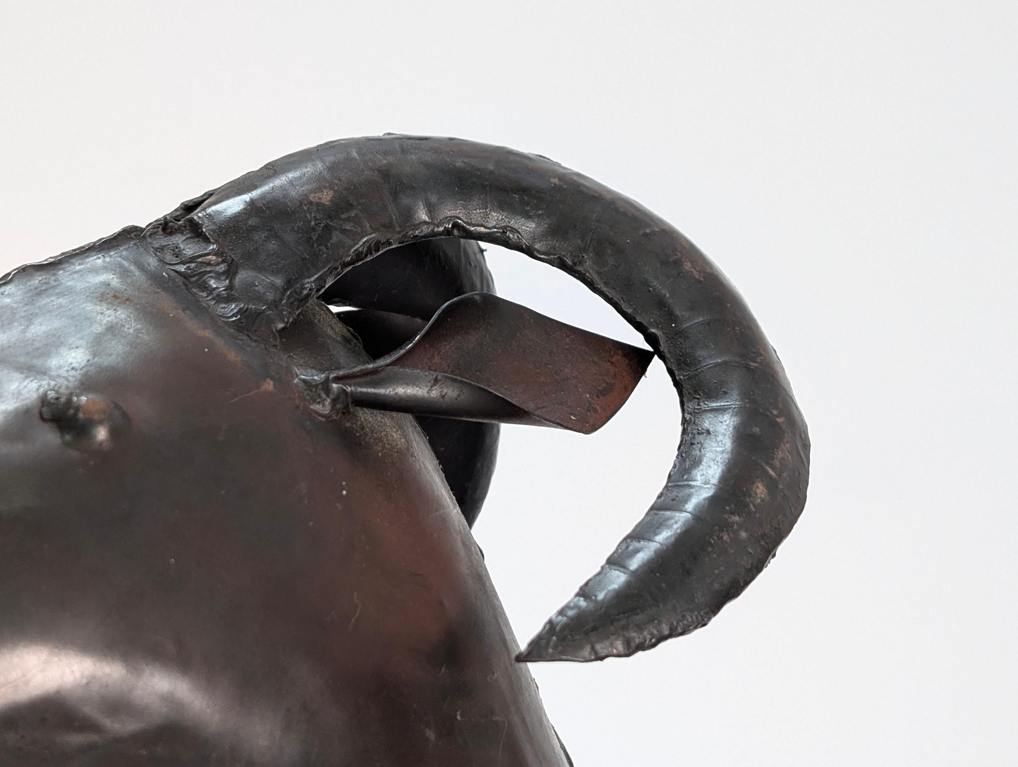 Brutalistisches Kaminbesteck in Widderform aus handgeschmiedetem Metall, Lalanne-Stil im Angebot 8