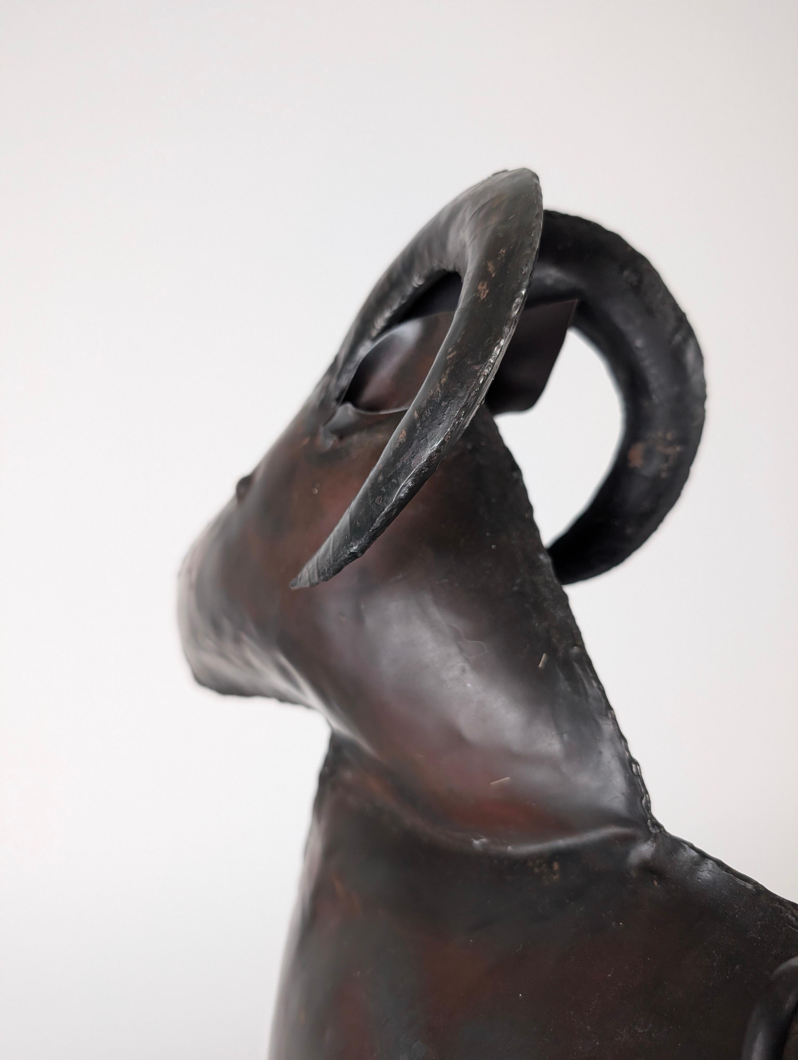 Brutalistisches Kaminbesteck in Widderform aus handgeschmiedetem Metall, Lalanne-Stil im Angebot 10