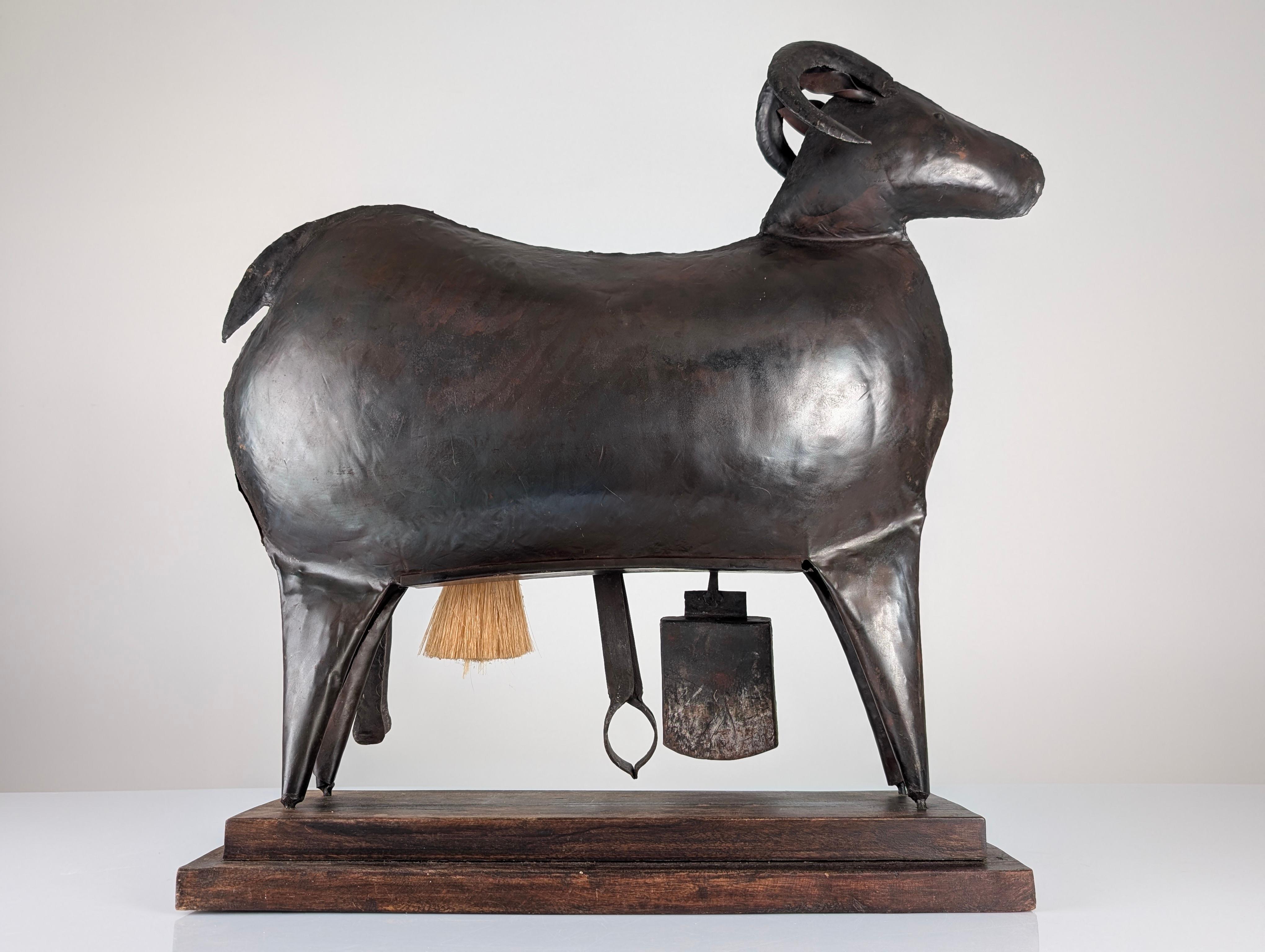 Brutalistisches Kaminbesteck in Widderform aus handgeschmiedetem Metall, Lalanne-Stil (20. Jahrhundert) im Angebot