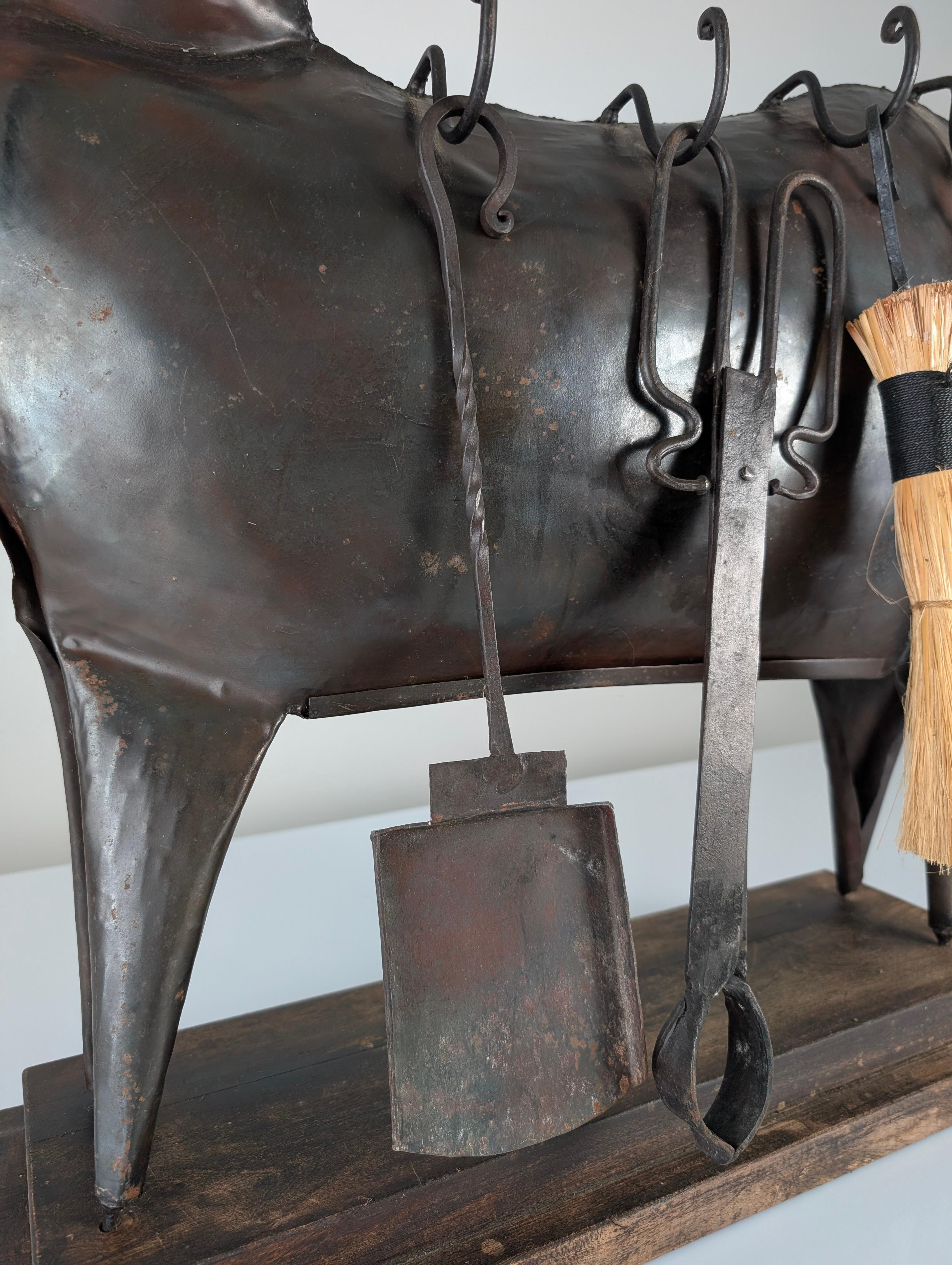 Brutalistisches Kaminbesteck in Widderform aus handgeschmiedetem Metall, Lalanne-Stil im Angebot 4