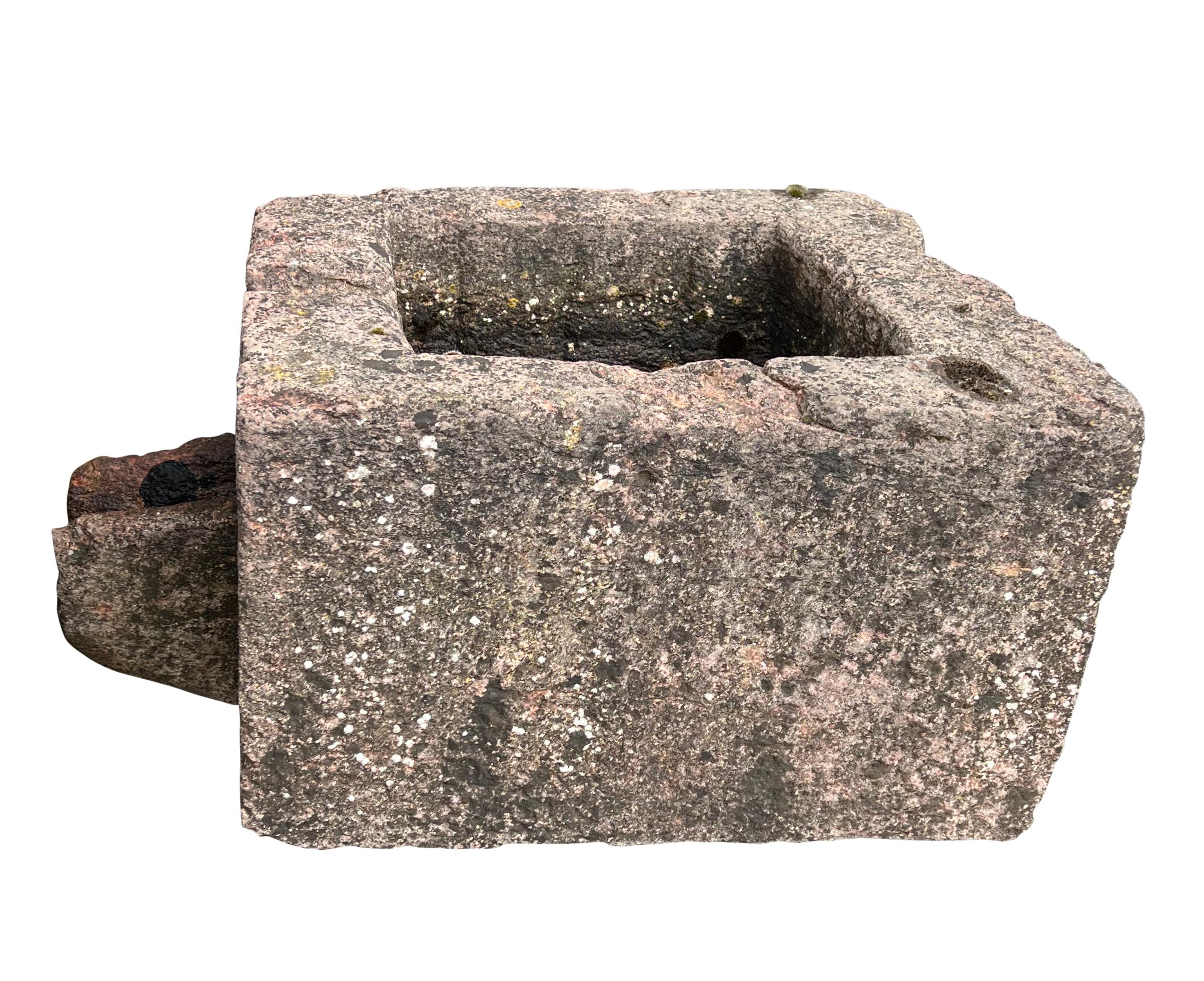 The Element Garden Brutalist ou auge ou bassin d'eau de jardin français brut en vente 2