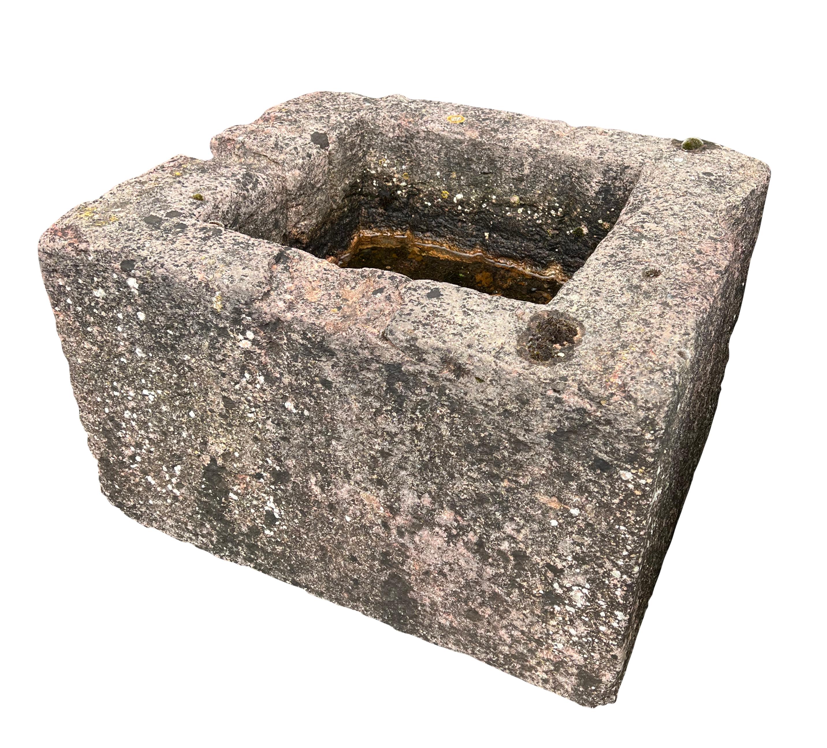 Pierre The Element Garden Brutalist ou auge ou bassin d'eau de jardin français brut en vente