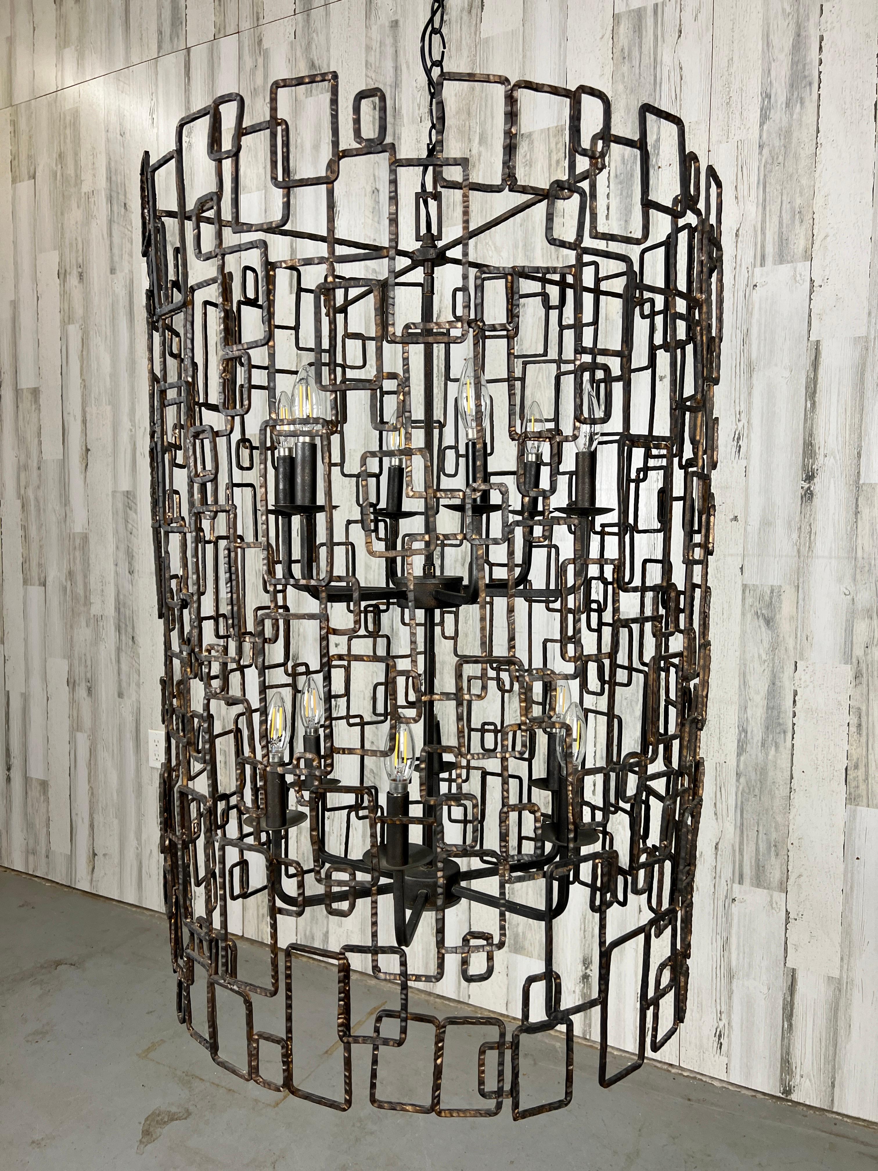 Brutalist Rectangle Link Foyer Chandelier  In Good Condition For Sale In Denton, TX