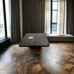 Table basse rectangulaire brutaliste en ardoise et laiton de Studio Stam