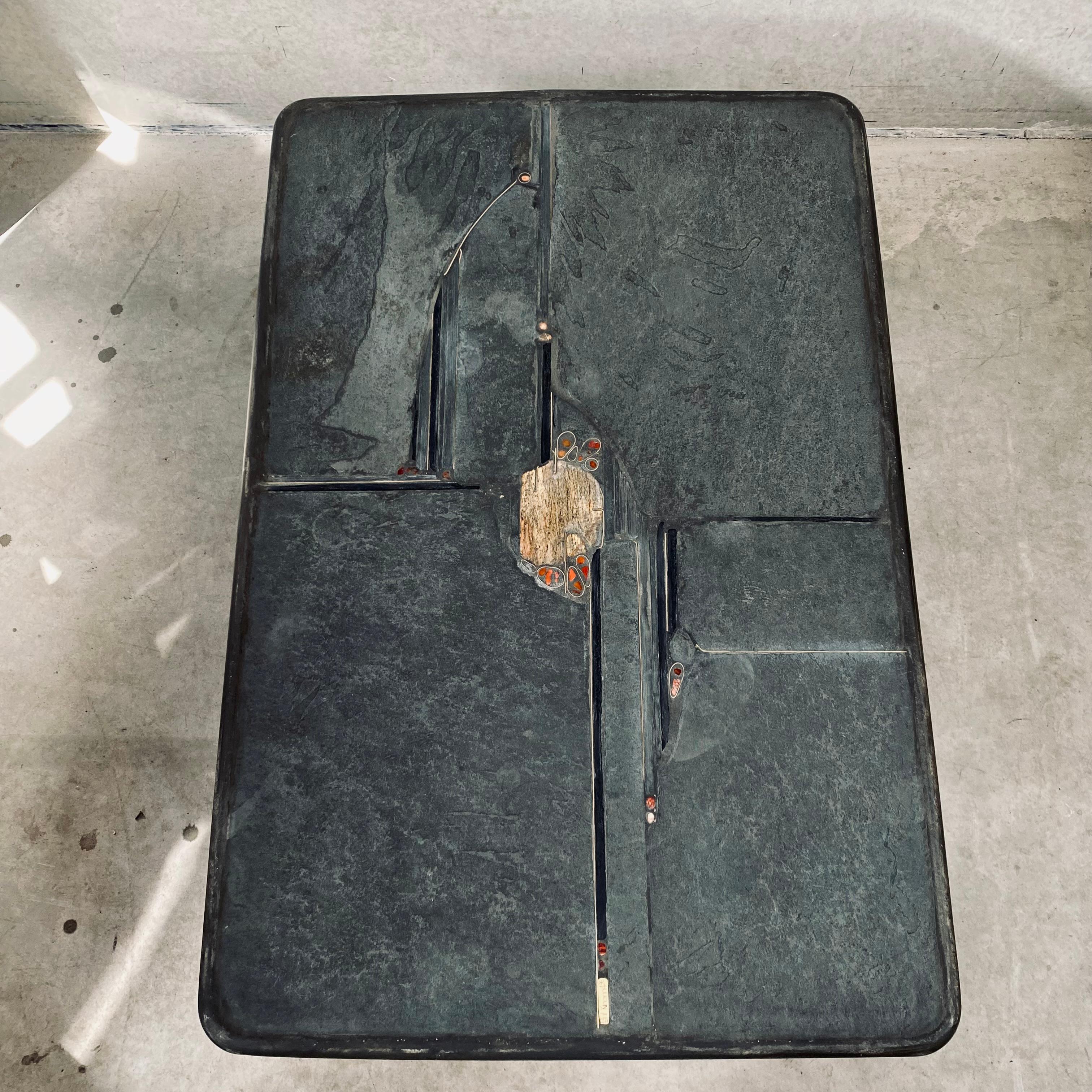 Table basse rectangulaire brutaliste en ardoise du sculpteur Paul Kingma 1996 en vente 6