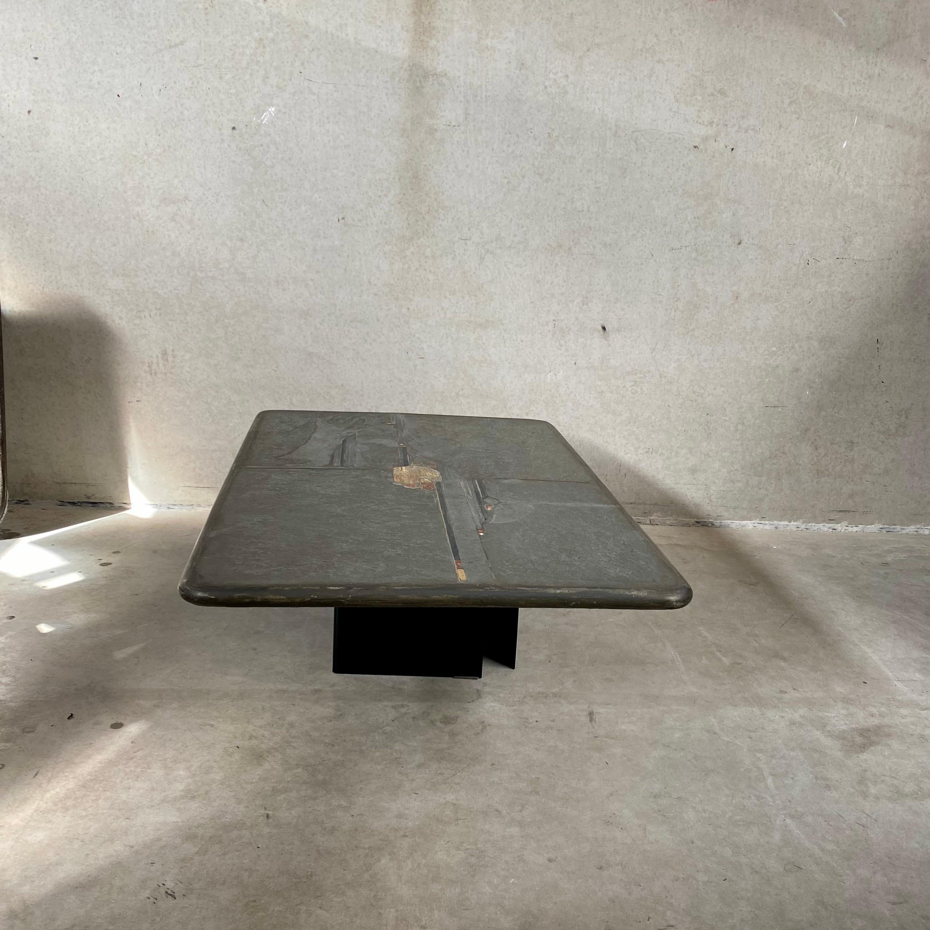 Table basse rectangulaire brutaliste en ardoise du sculpteur Paul Kingma 1996 en vente 1