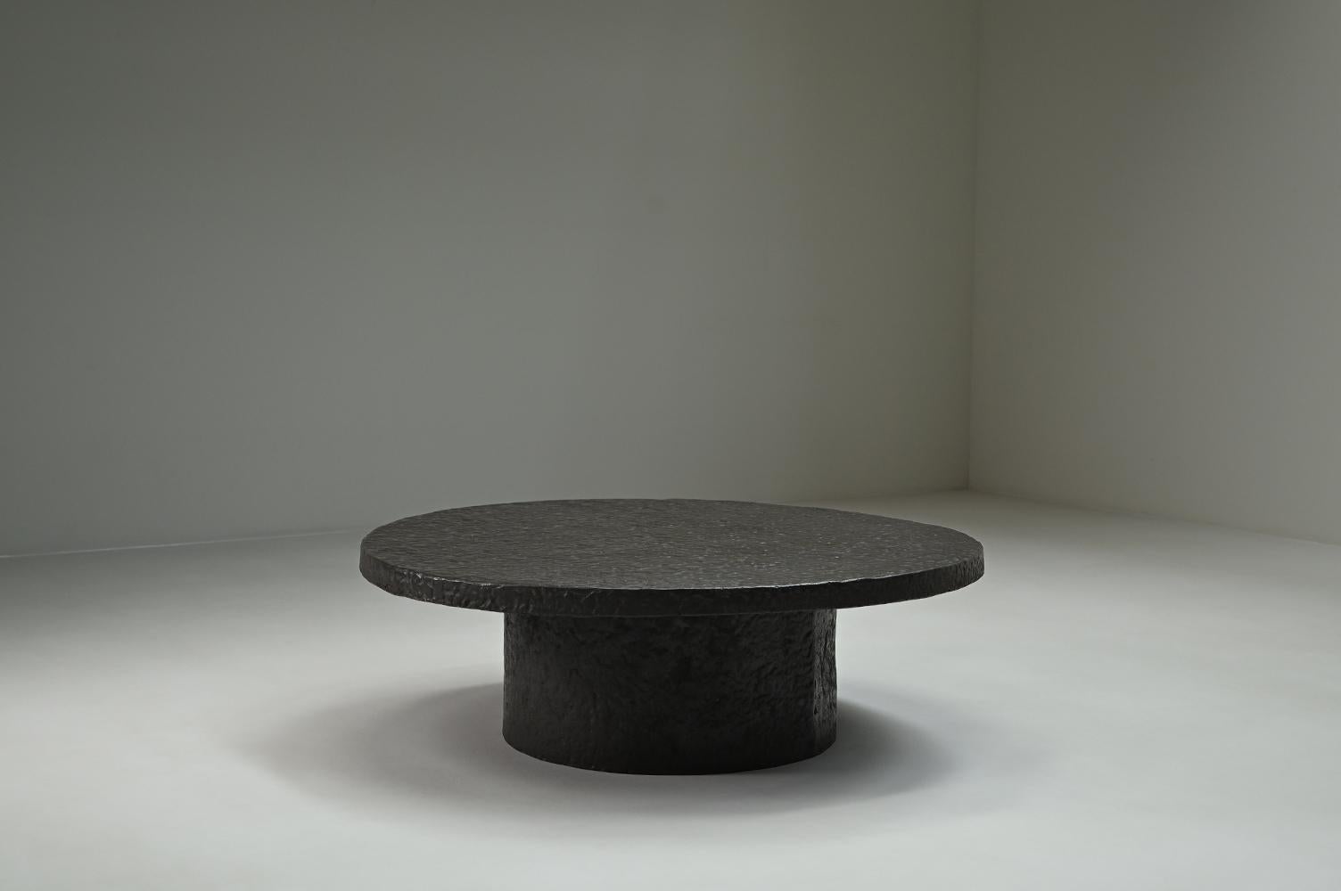 Mesa de centro Brutalista de resina y piedra, años 70 Holanda. en Bueno estado para la venta en Landgraaf, NL
