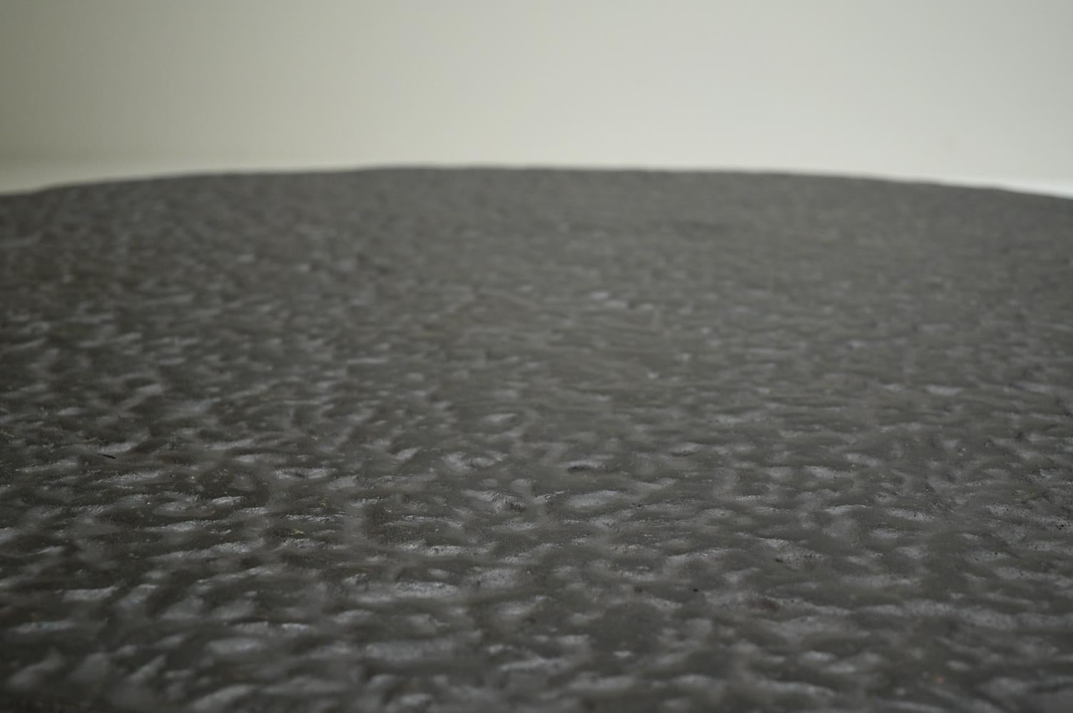 Mesa de centro Brutalista de resina y piedra, años 70 Holanda. en venta 1